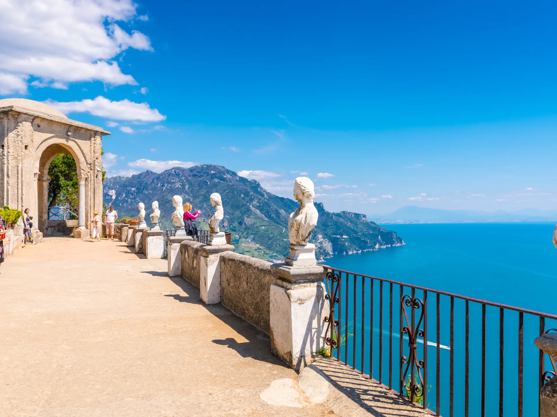 Terrassen vid utsiktsplatsen Belvedere i Ravello