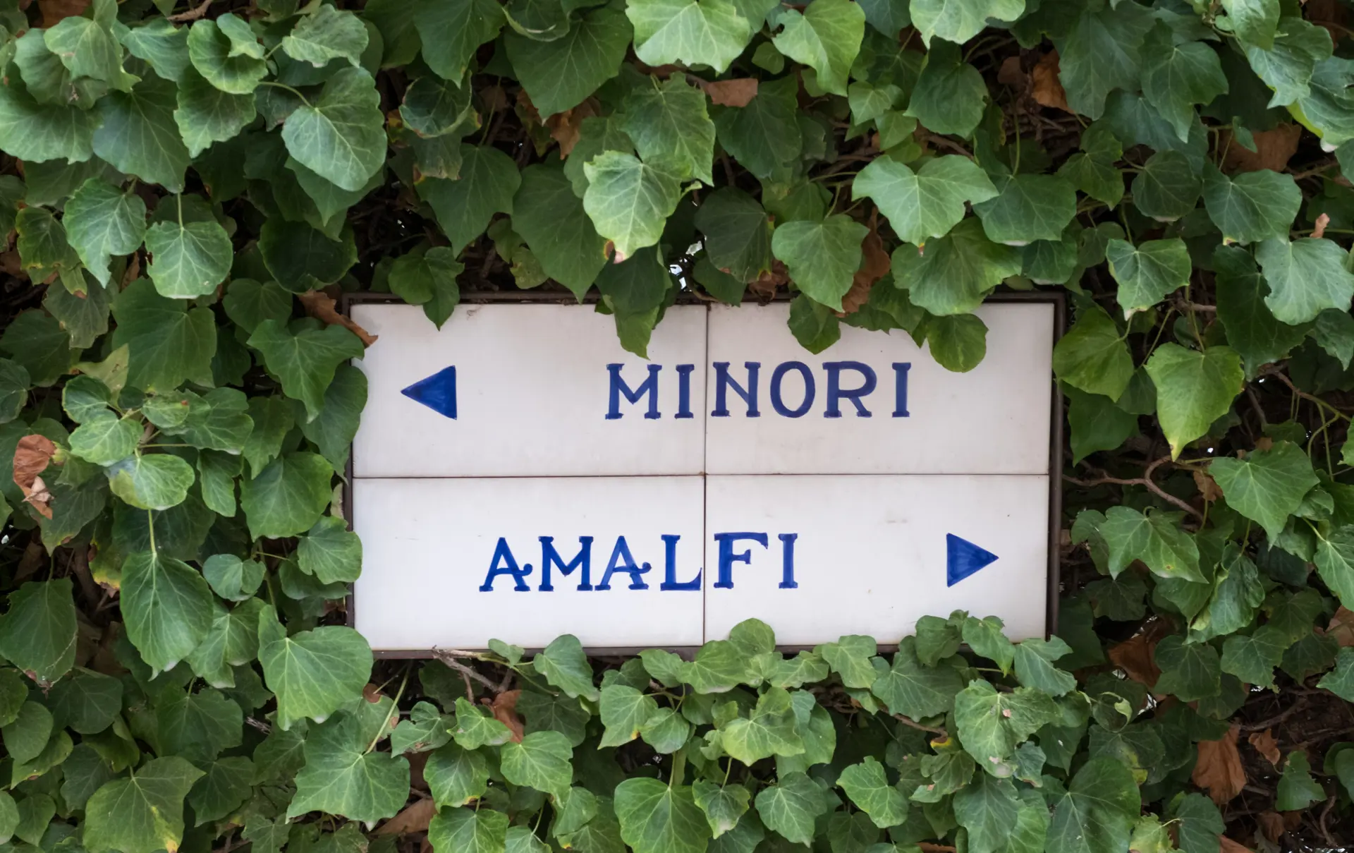 Det tar cirka 45 minuter till en timme att gå trappan från Ravello till Minori