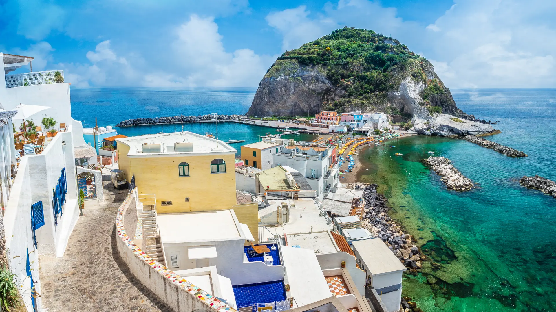 Sant'Angelo är en av de mest pittoreska städerna på Ischia - och den är bilfri.