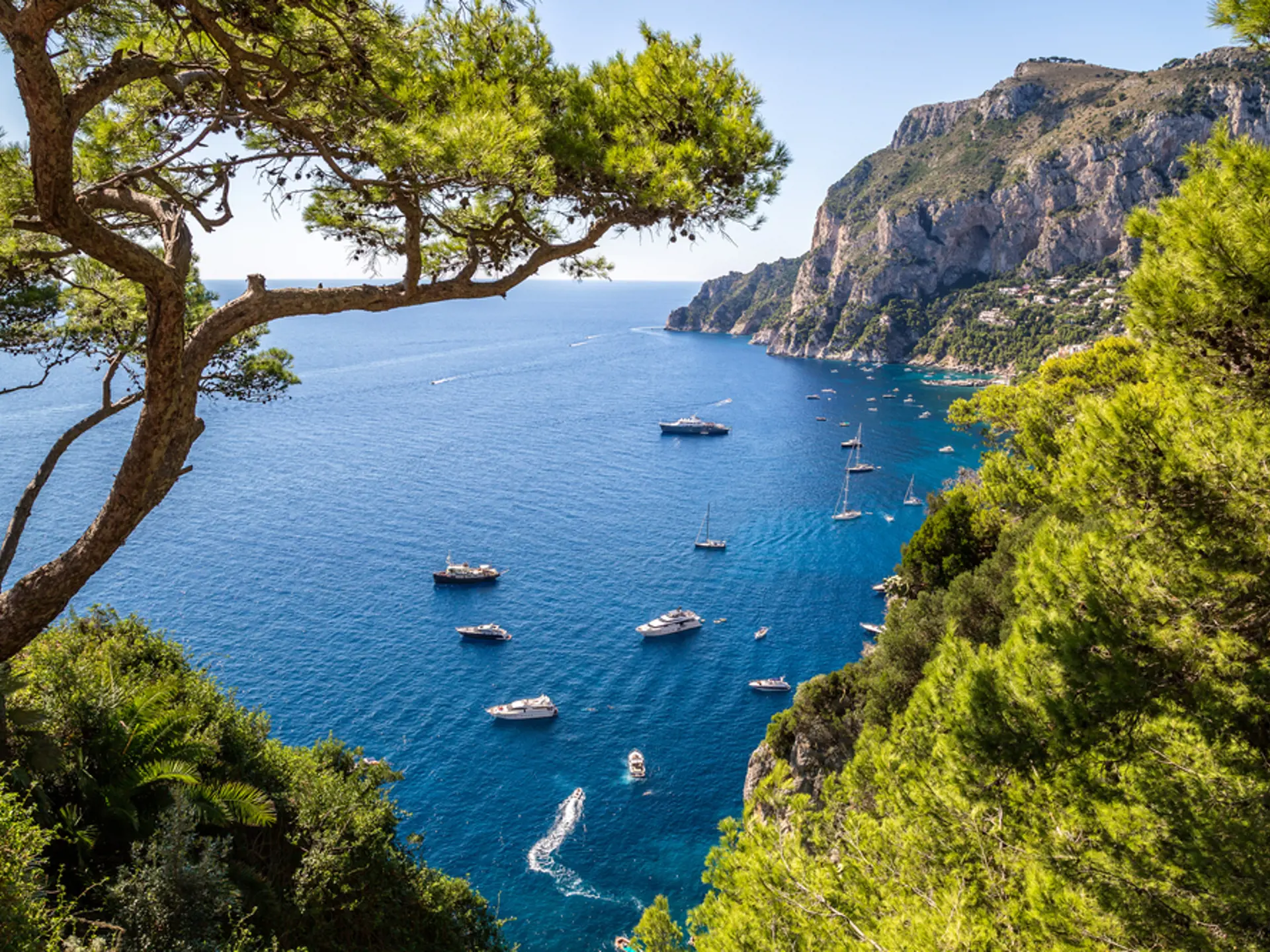 Capri erbjuder unik natur och många vackra utsiktsplatser.