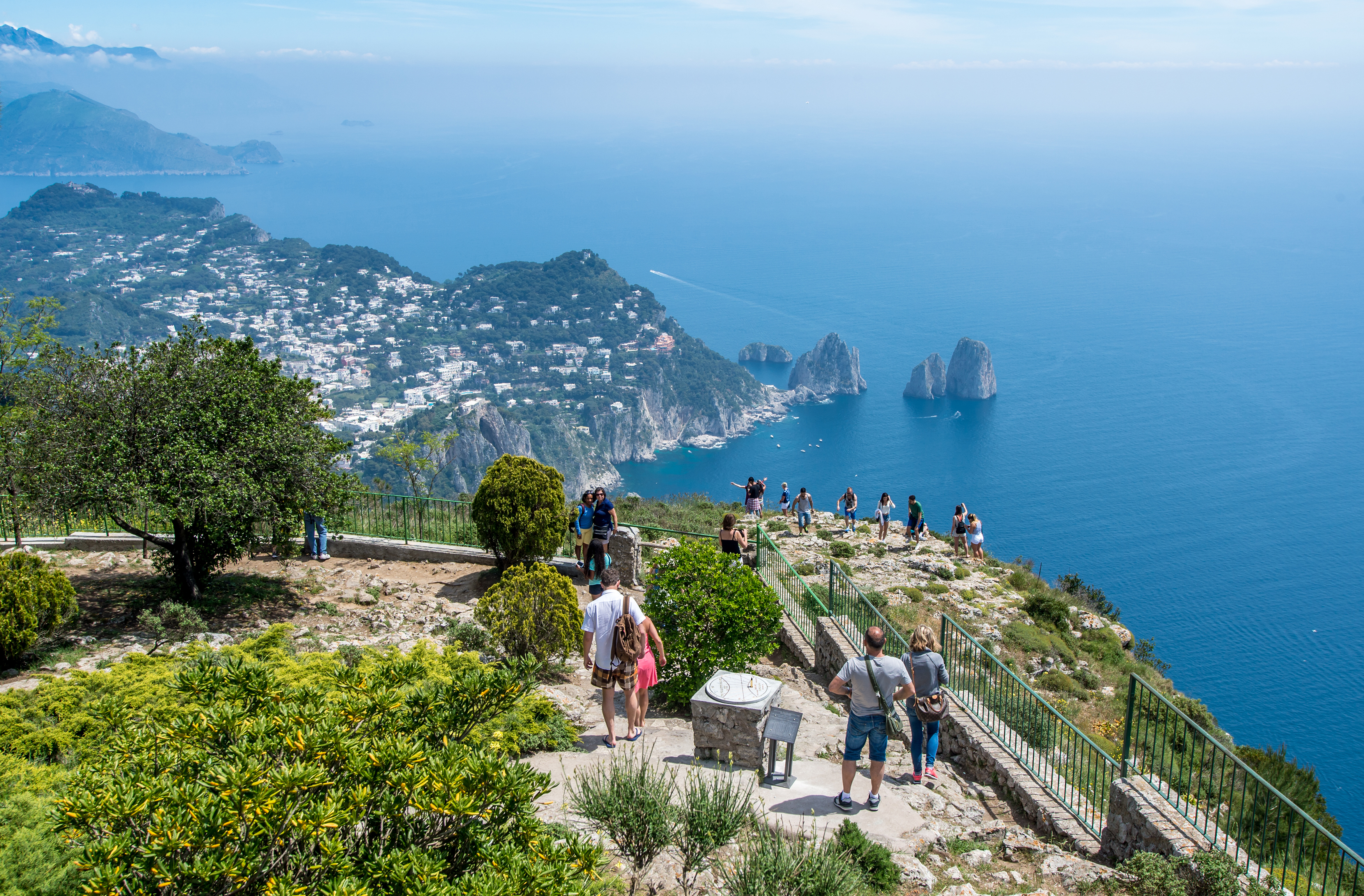Vacker utsikt åt alla håll från Monte Solaro