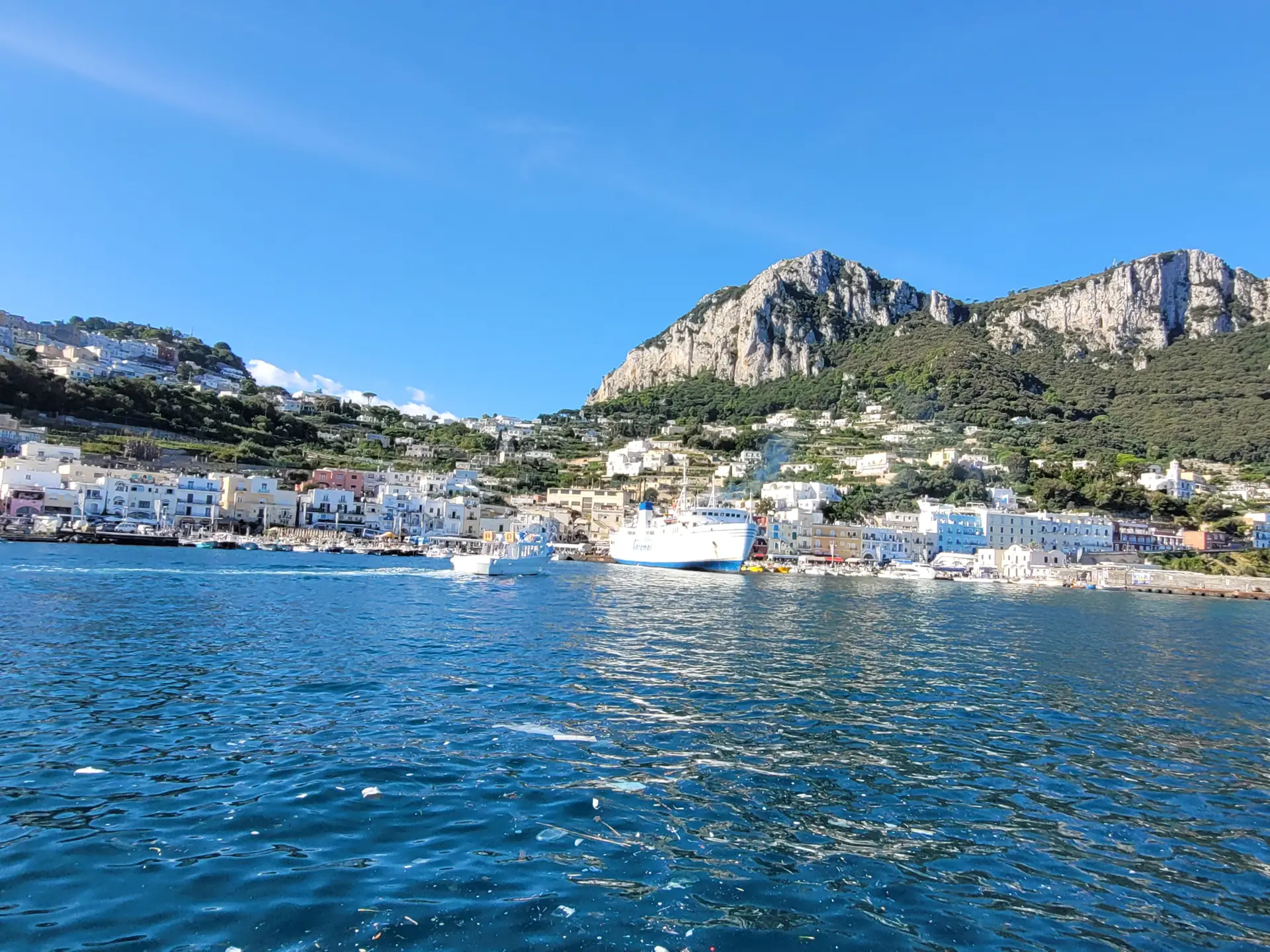 Du seglar från Amalfikusten till Capri