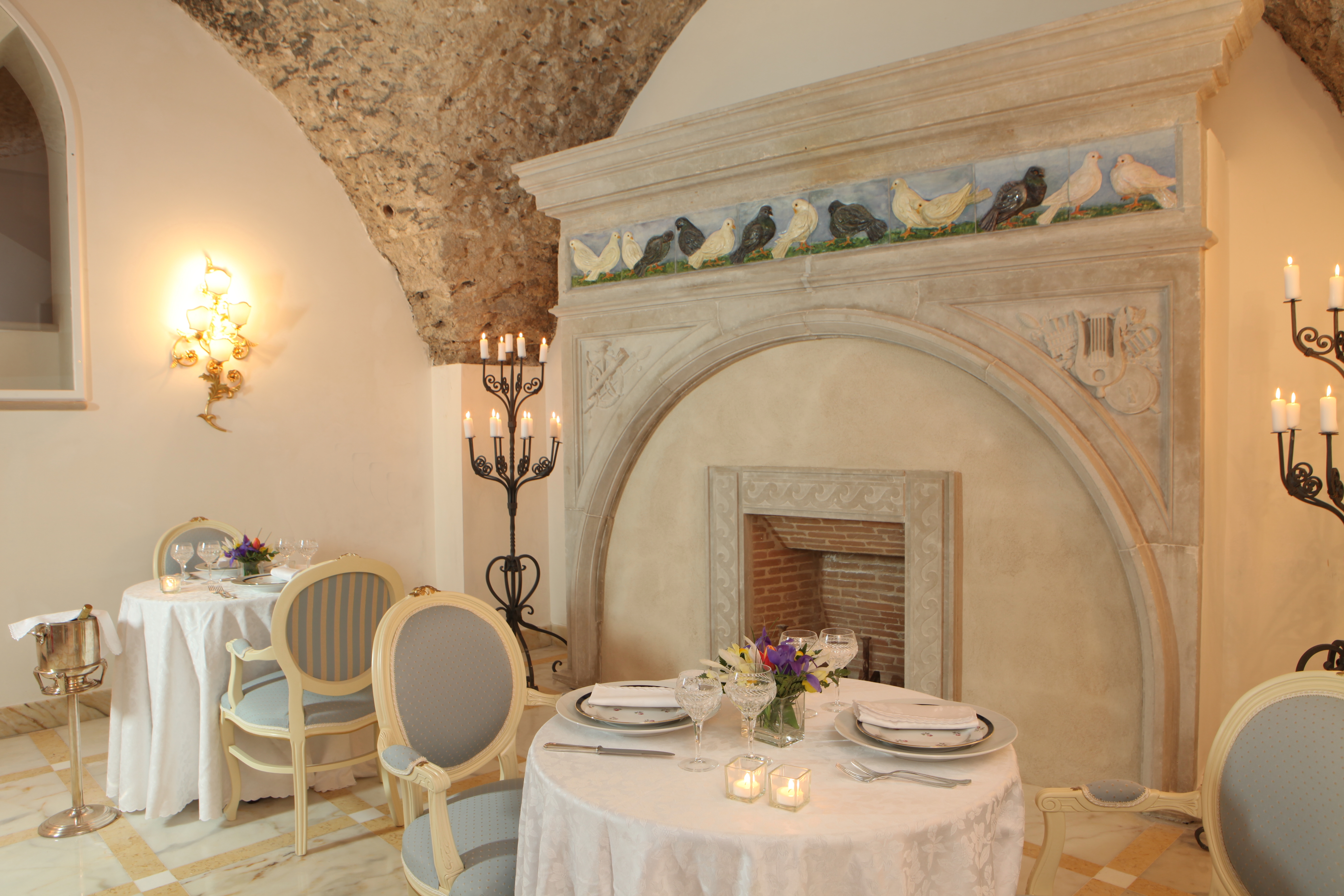 Den charmiga restaurangen på Hotel Villa Fraulo