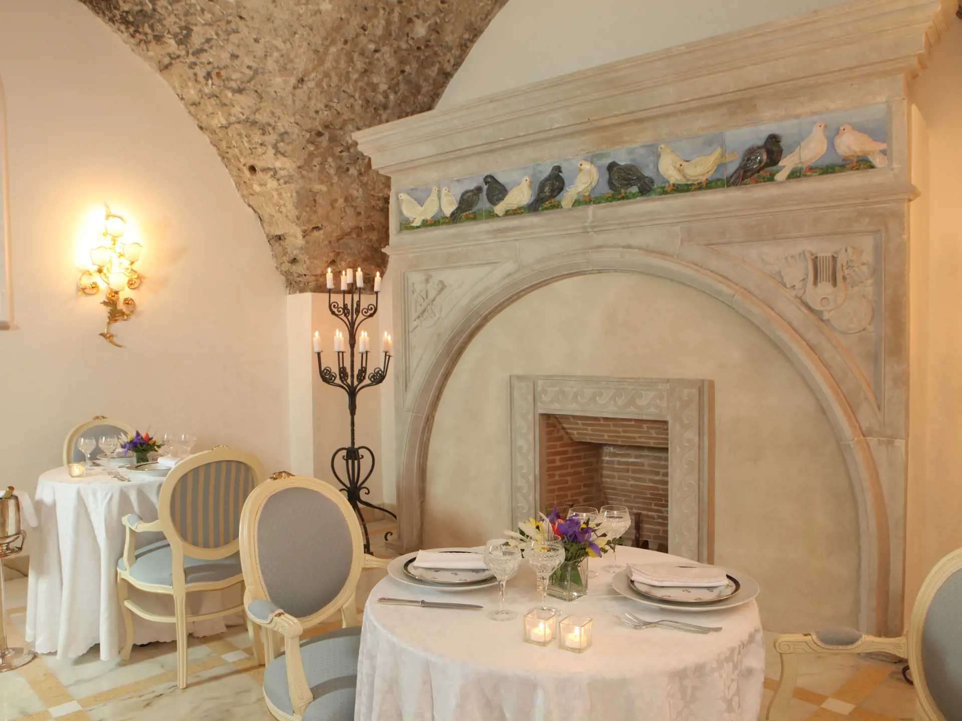 Den charmiga restaurangen på Hotel Villa Fraulo