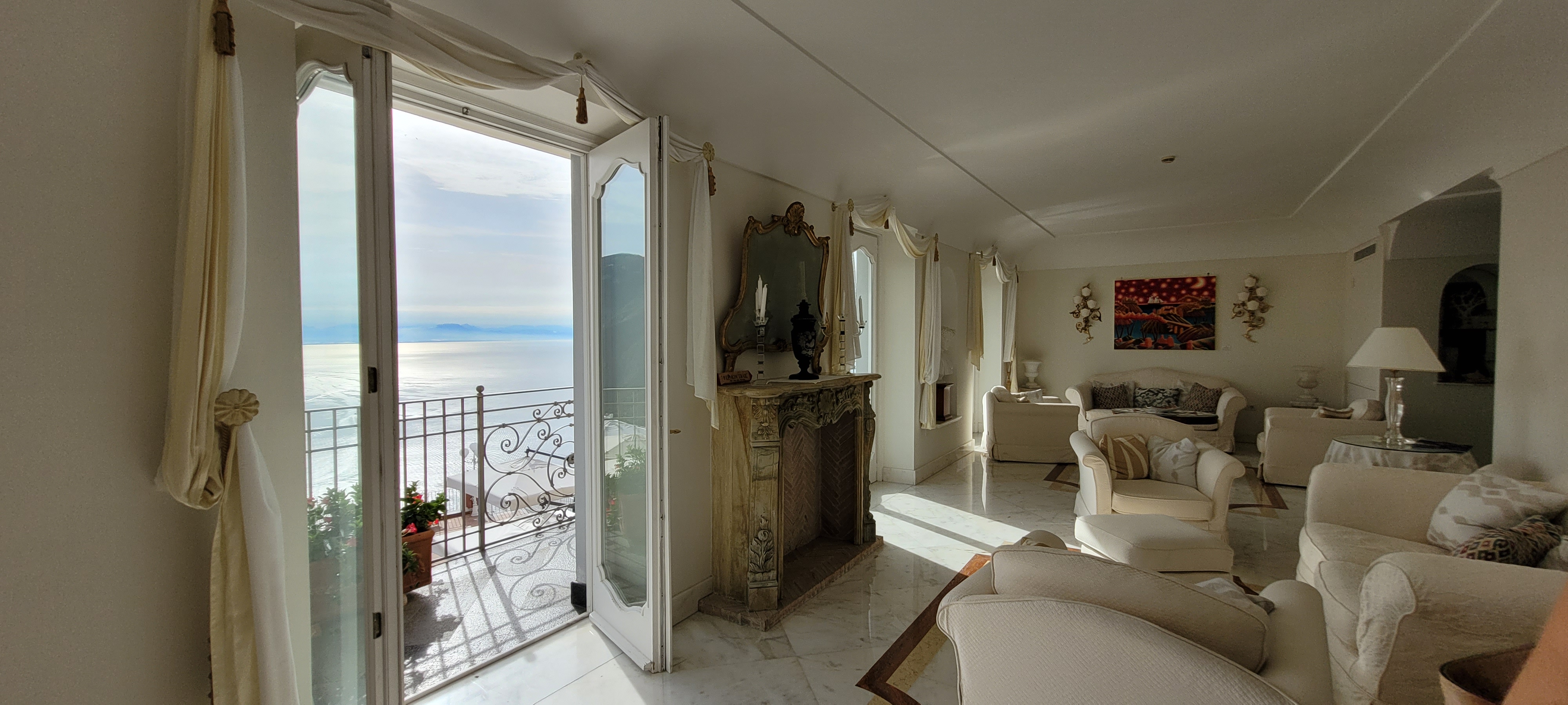 Receptionen på anrika Hotel Villa Fraulo