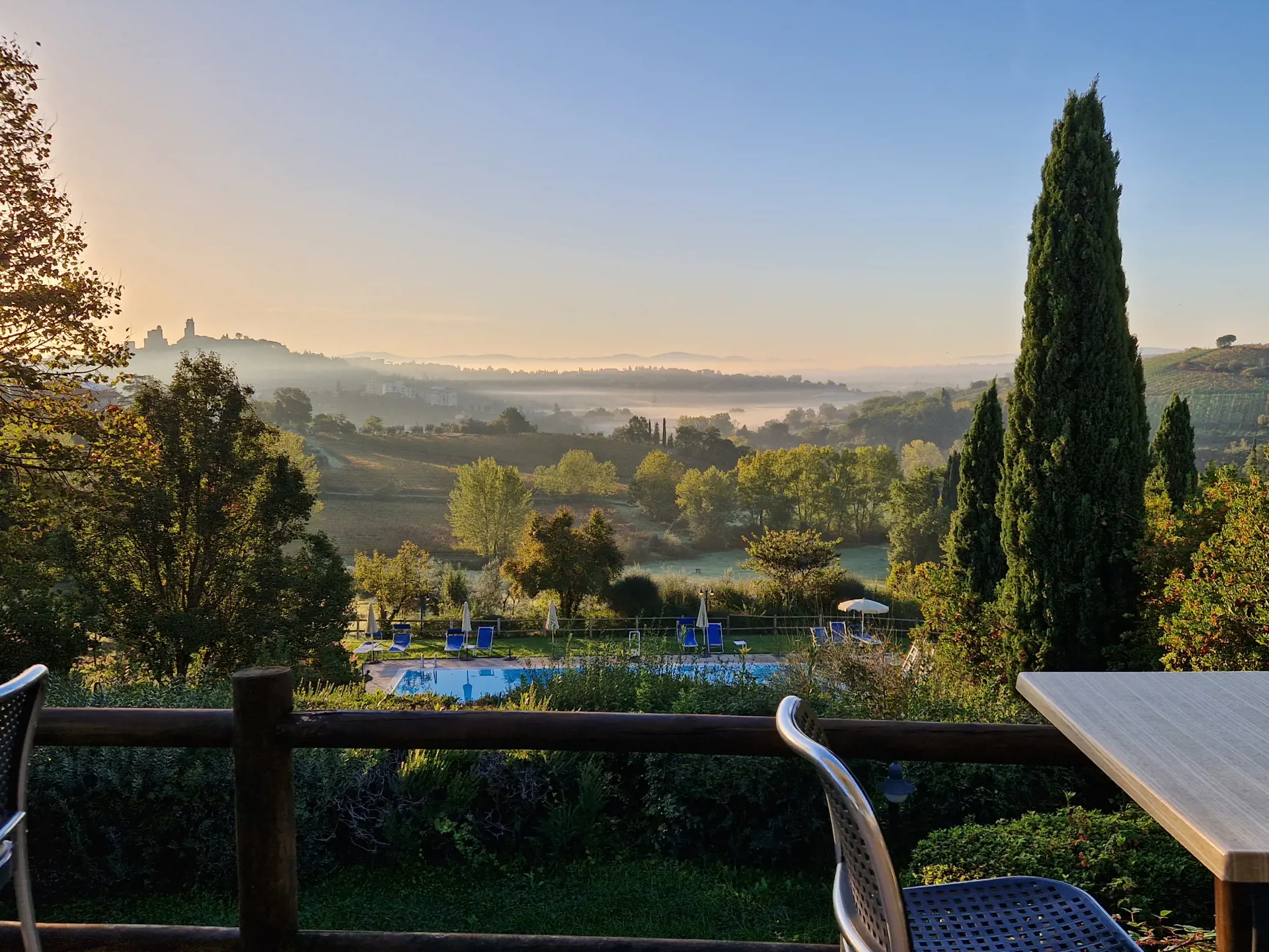 Det finns en fin utsikt från terrassen på Hotel Villa Ducci.
