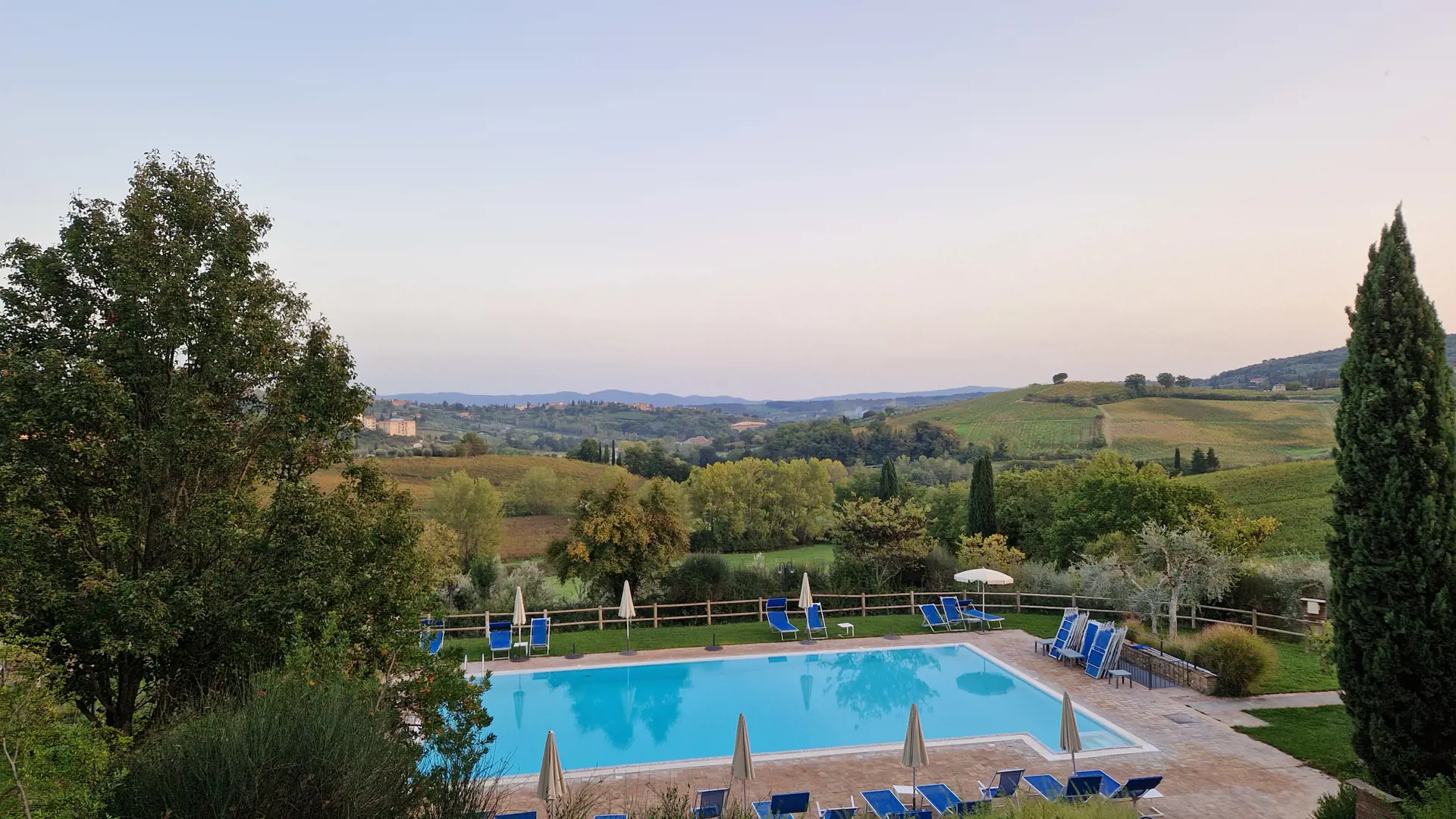 Från poolen på Villa Ducci finns en himmelsk utsikt.