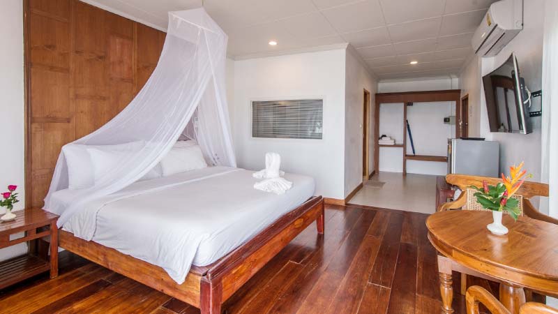 Deluxe Premium Beachfront 01