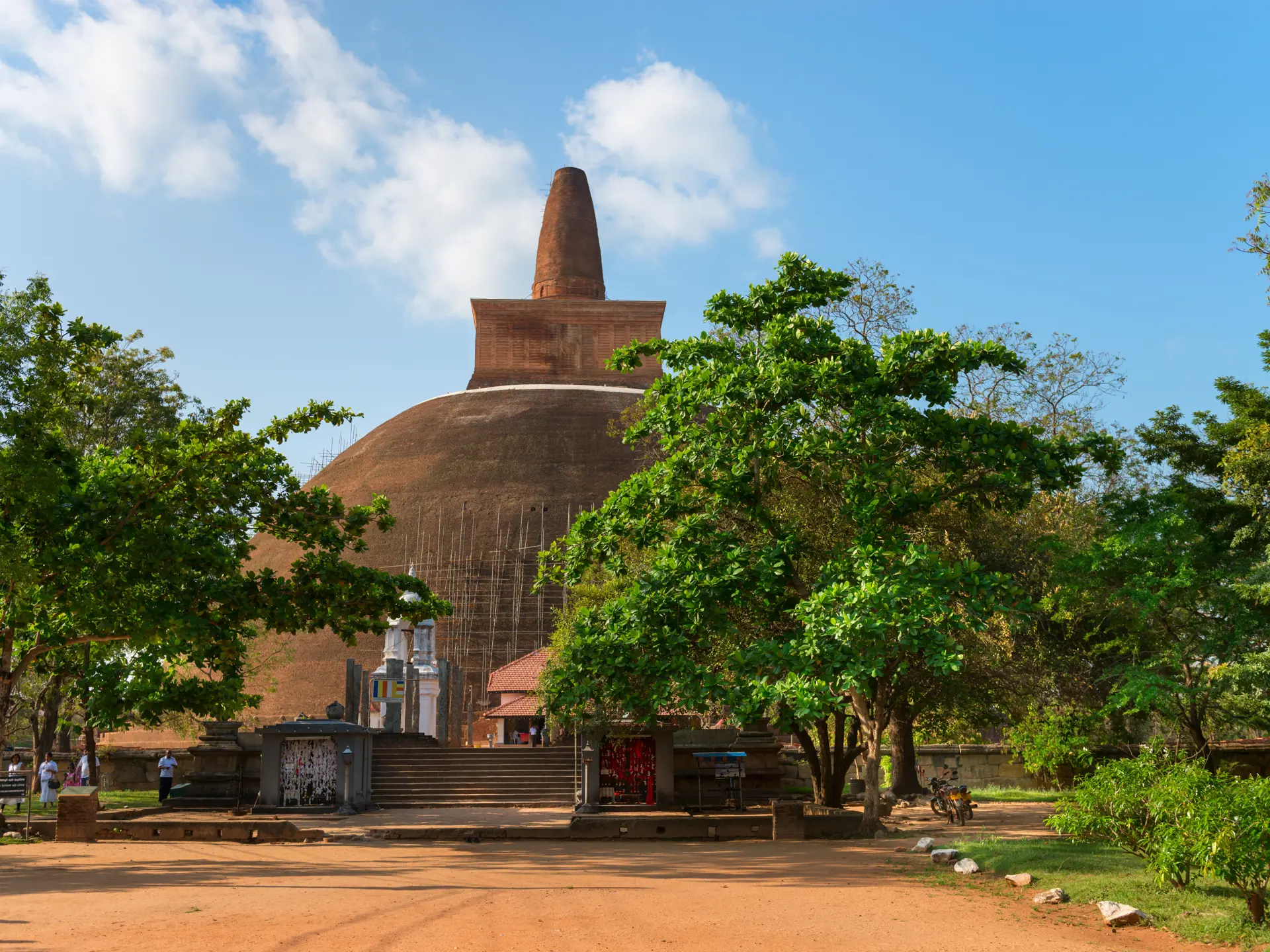 Adhayagiri dagoba (stupa) on Apr 16, 2013 in Anuradhapura_150914597.jpg
