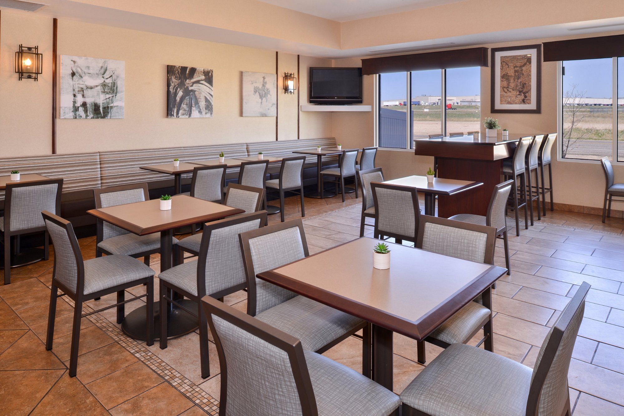 Best Western Plus Frontier Inn 2