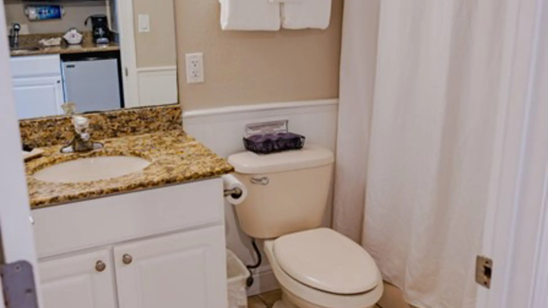 Barefoot Beach Club Poolside Studio 1