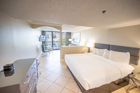 Barefoot Beach Club Poolside Studio 2