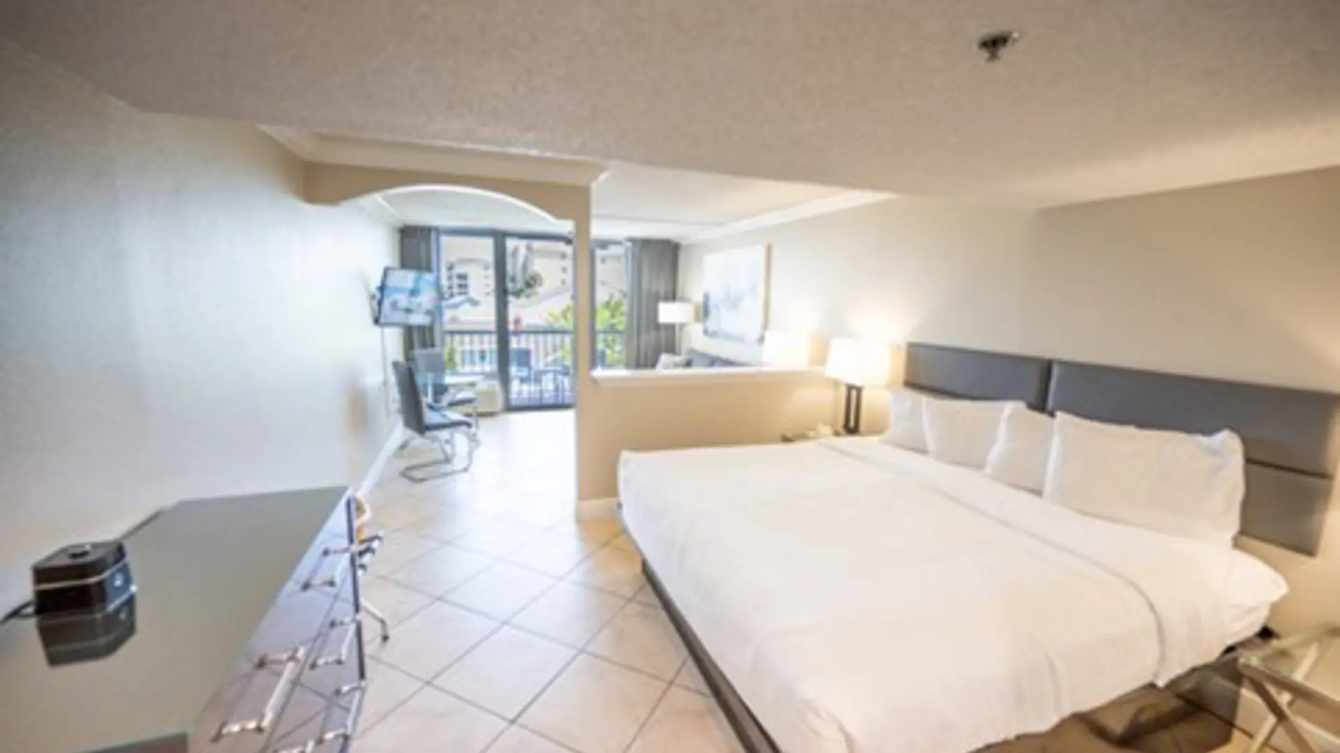 Barefoot Beach Club Poolside Studio 2