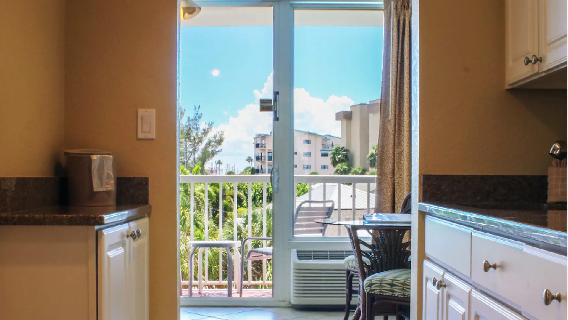 Best Hotel Madeira Clearwater Barefoot Beach Club 5 Star Beach Front Walking Distance Pool Side Studio Room 4