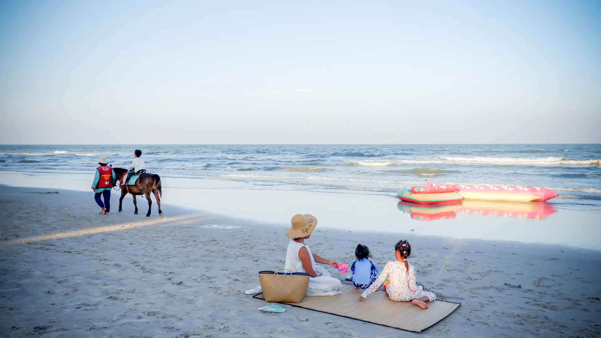 Beach (Walk 120 Metres) 05