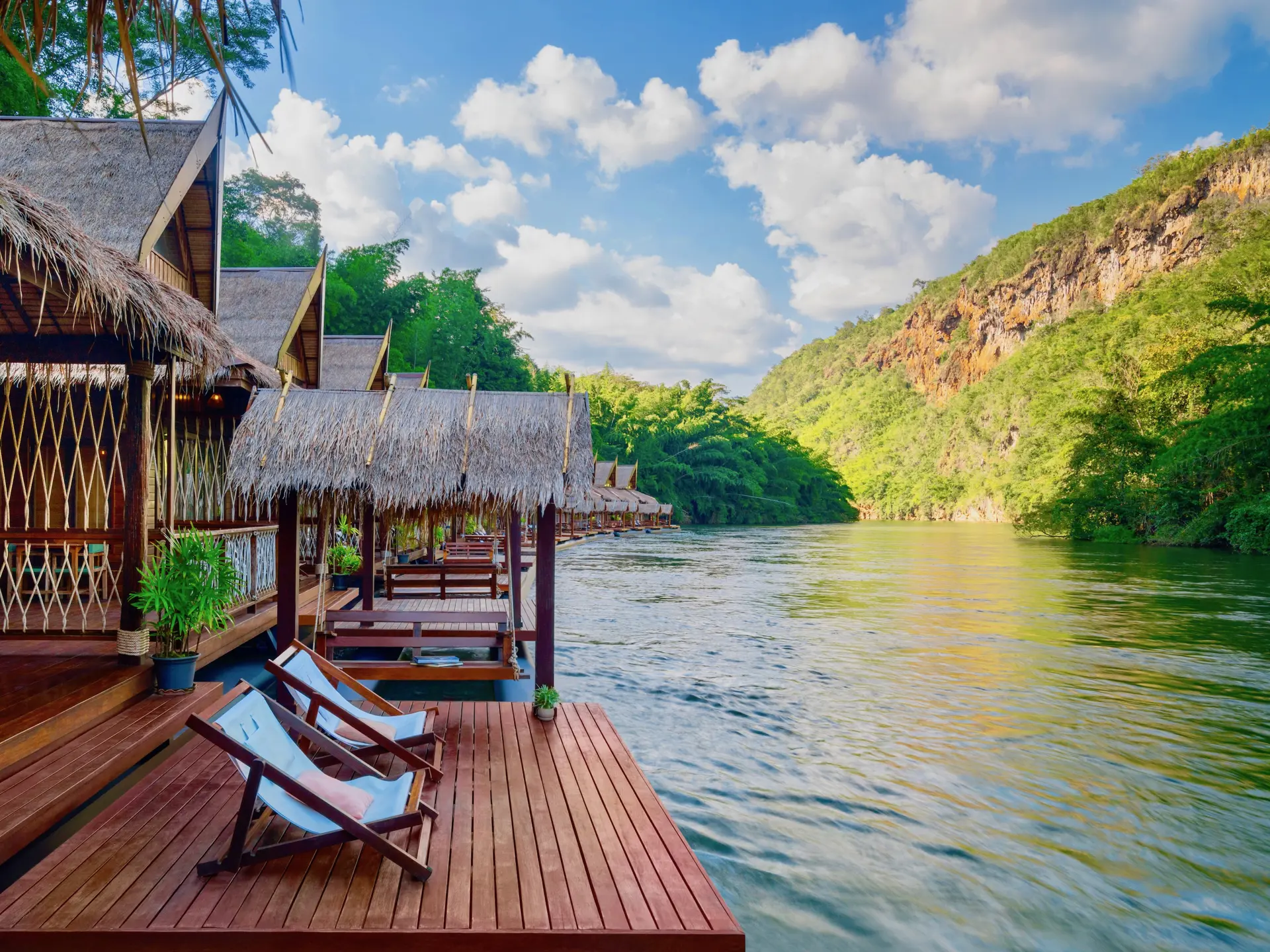 42Floathouse Kanchanaburi Hotel