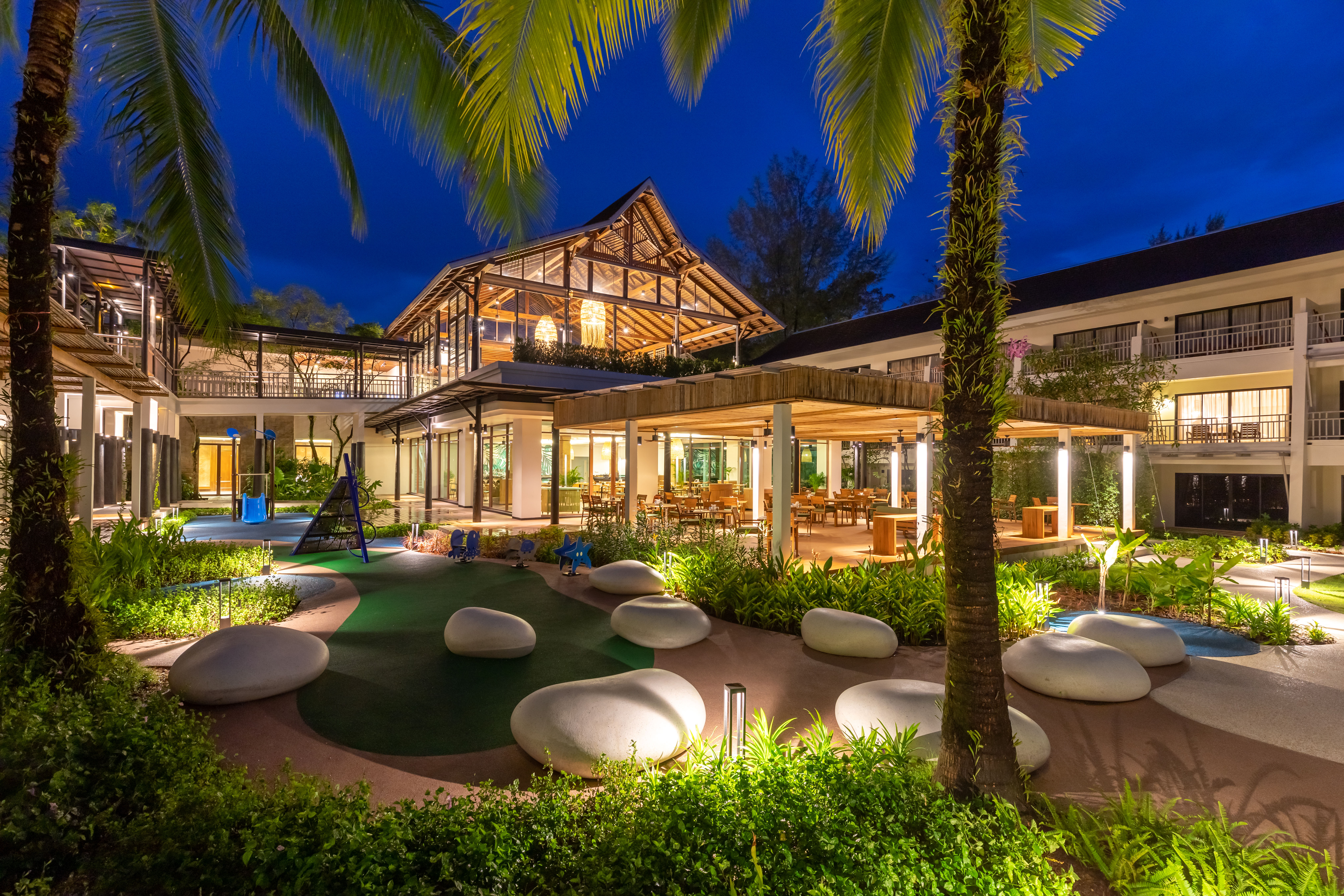 Outrigger Khao Lak Beach Resort Exterior 8 Night