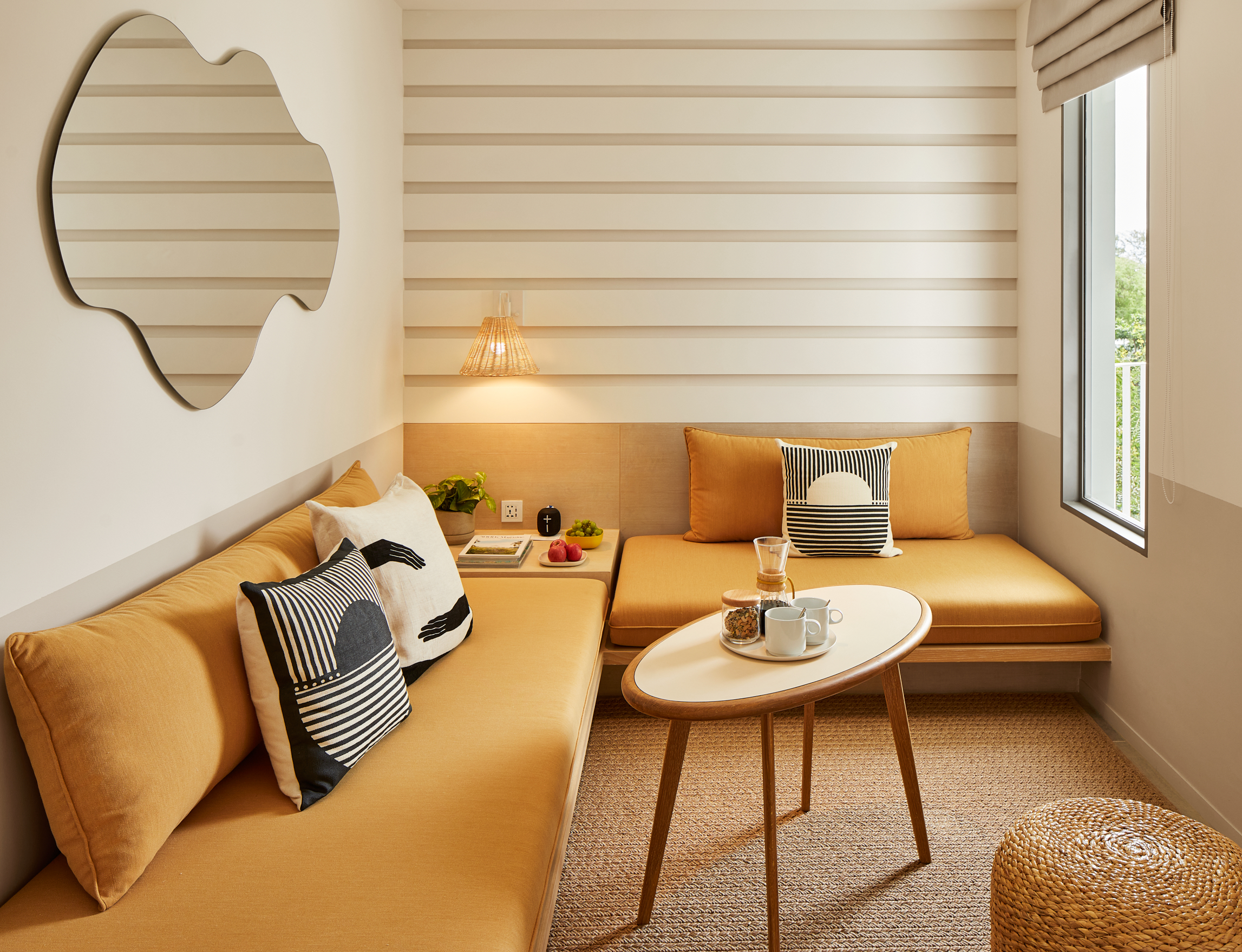 Standard Suite 6 Living