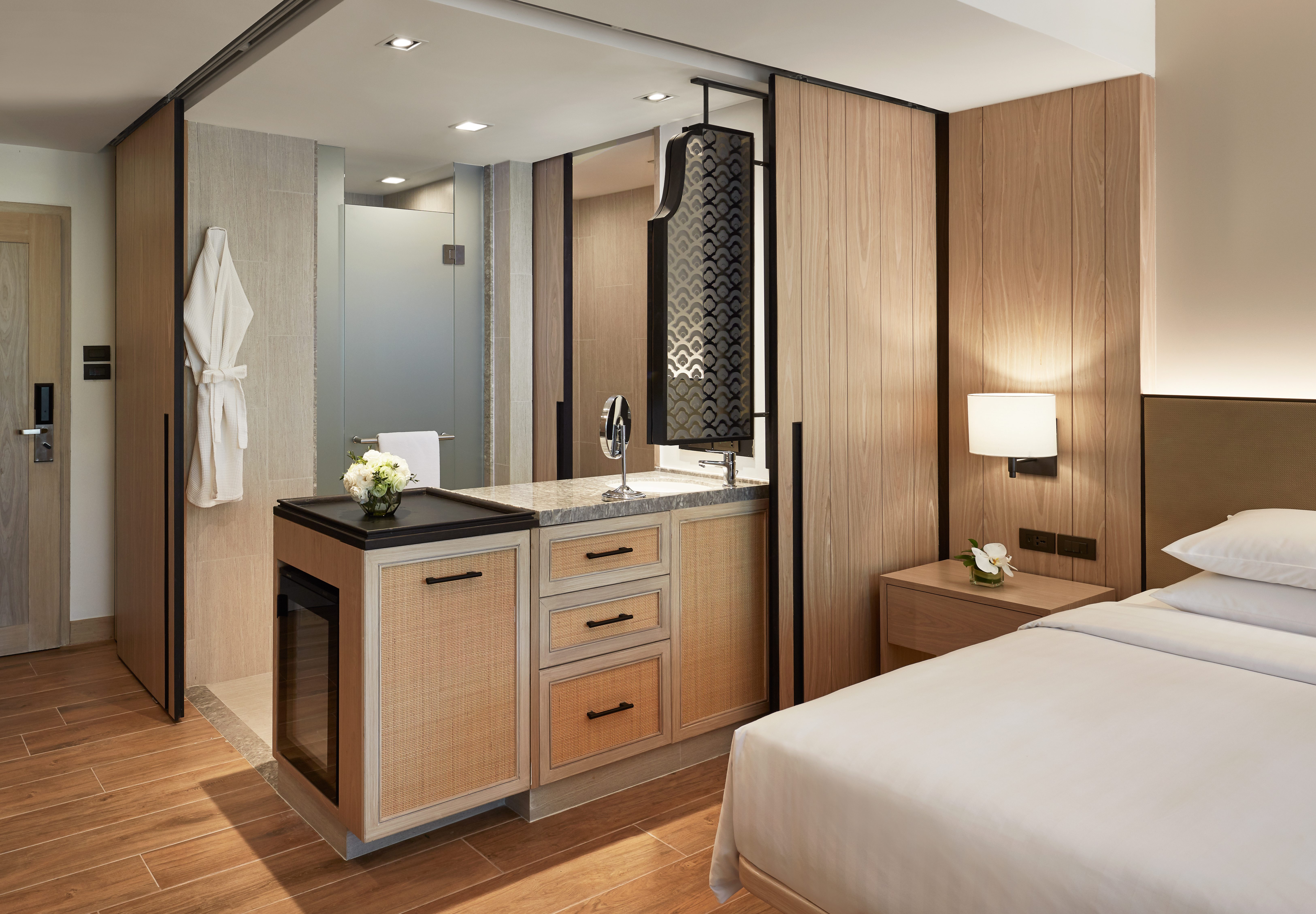 07 Hyatt Guestroom Bathroom