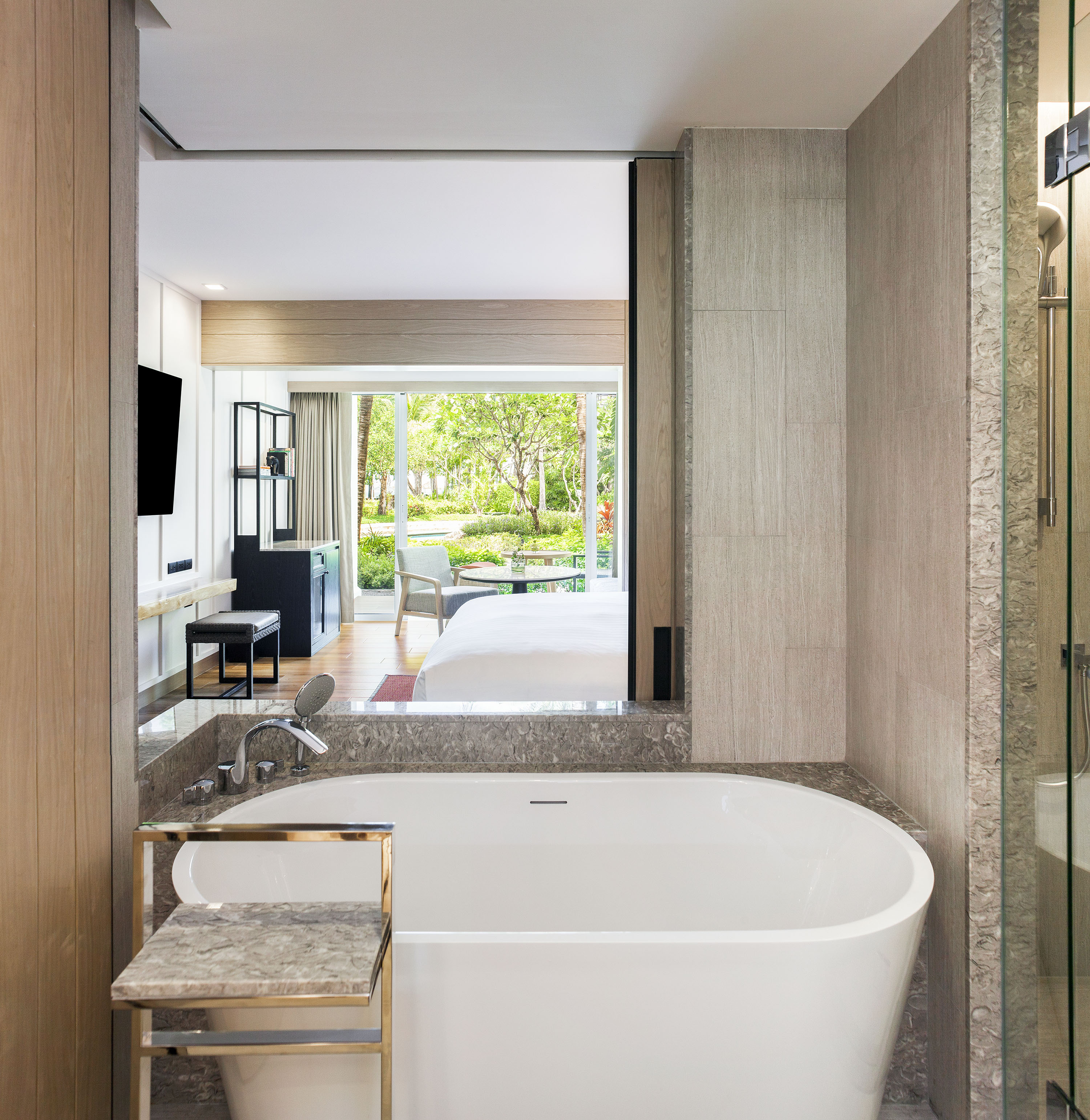 13 Deluxe Room & Deluxe Pool Acess Bathroom