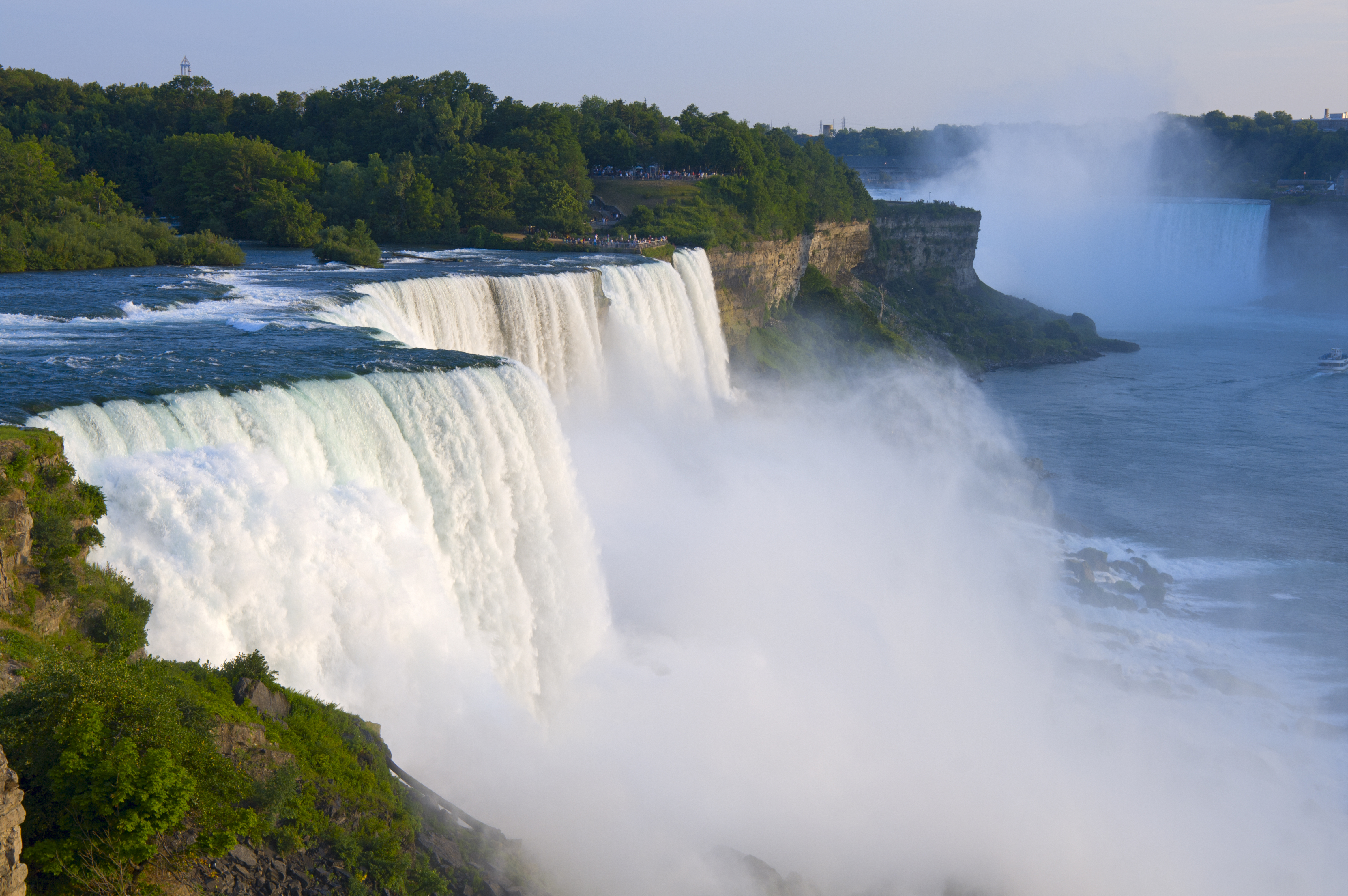 Niagara Falls close up.jpg