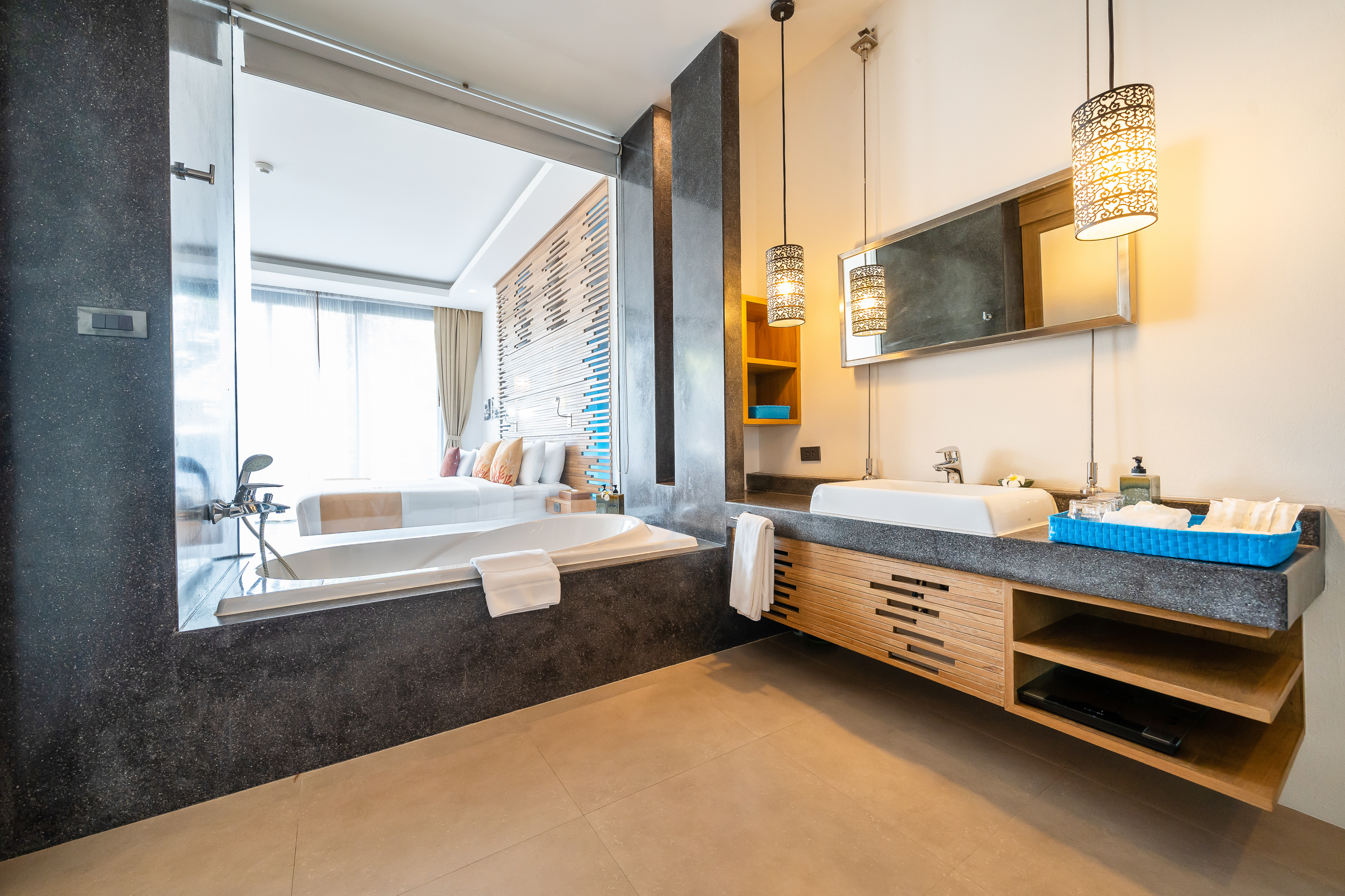 Family Room Bathub & Bed