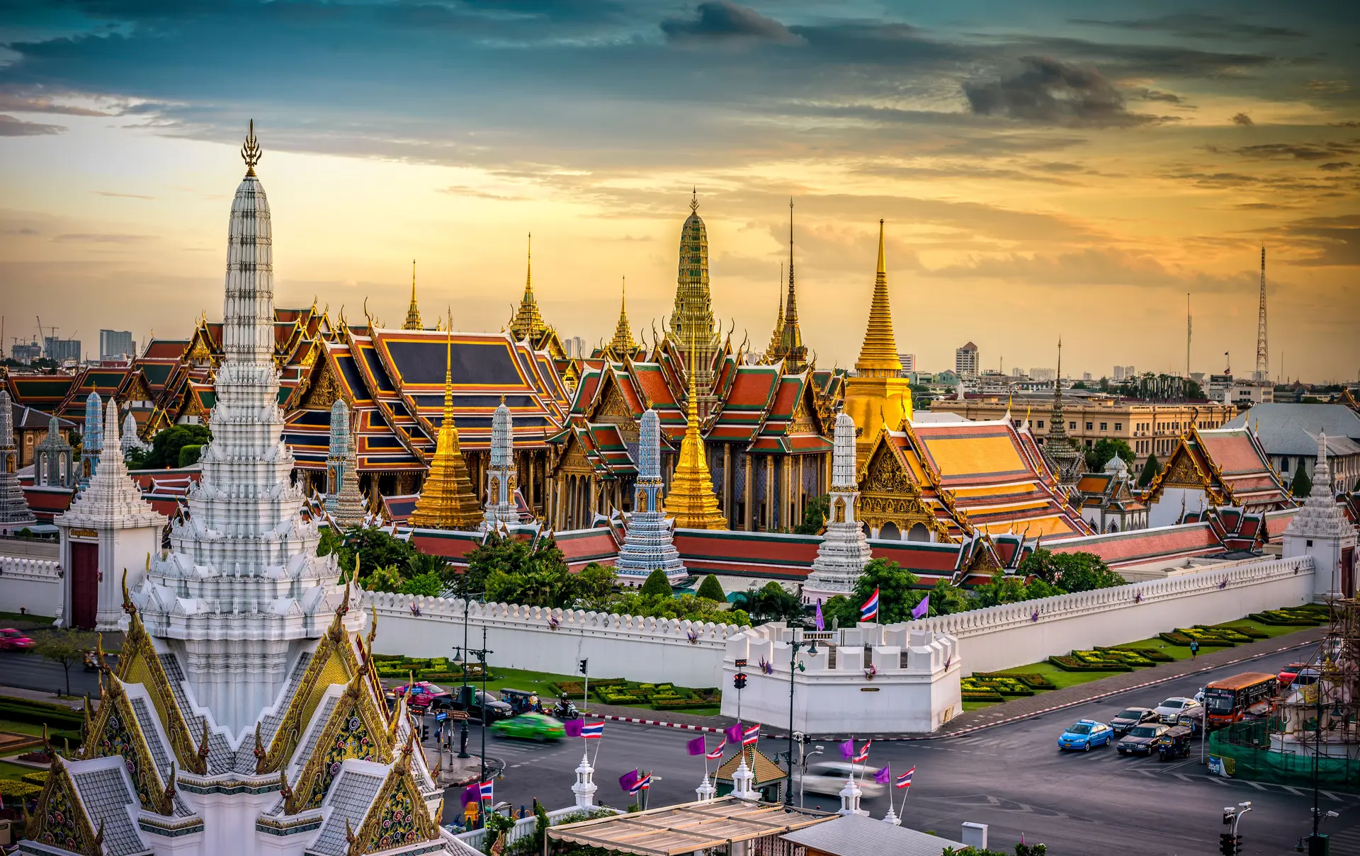 shutterstock_299388287 Grand palace and Wat phra keaw at sunset bangkok, Thailand.jpg