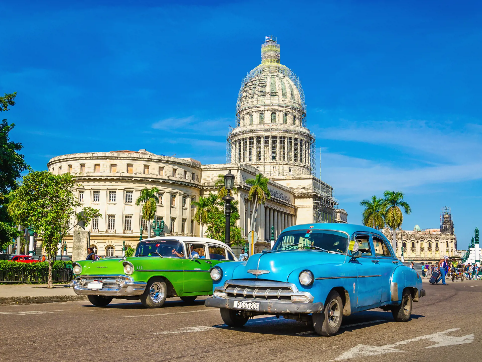 shutterstock_252314458 Old classic American cars rides in front of the Capitol..jpg