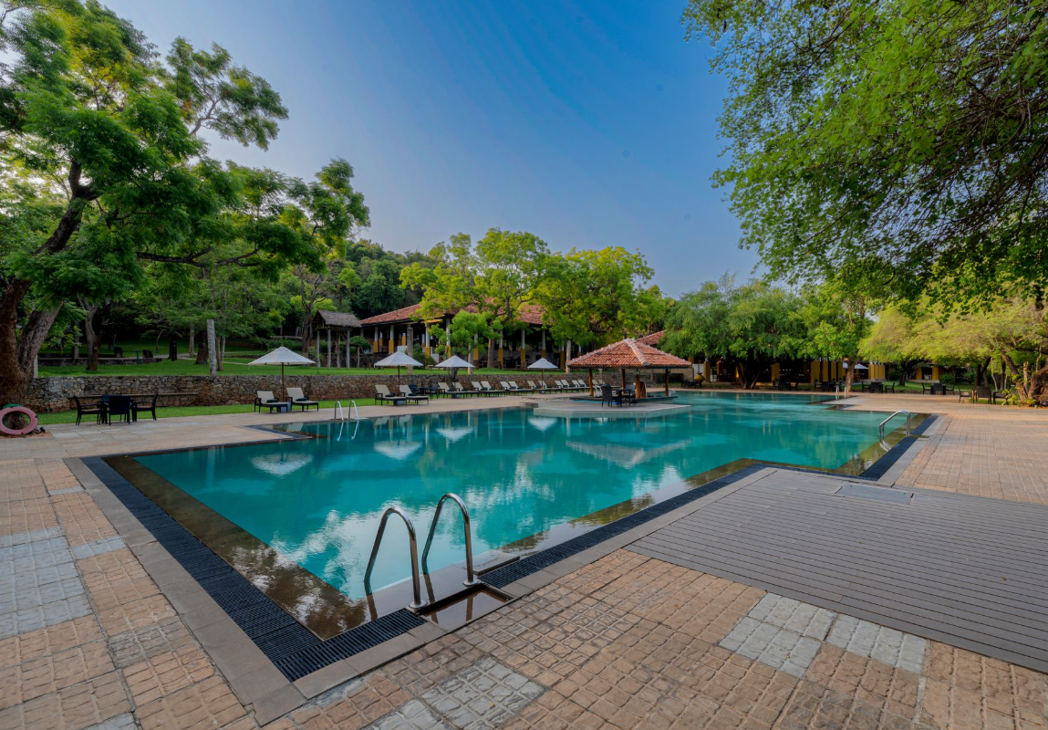 Pool Amaya Lake
