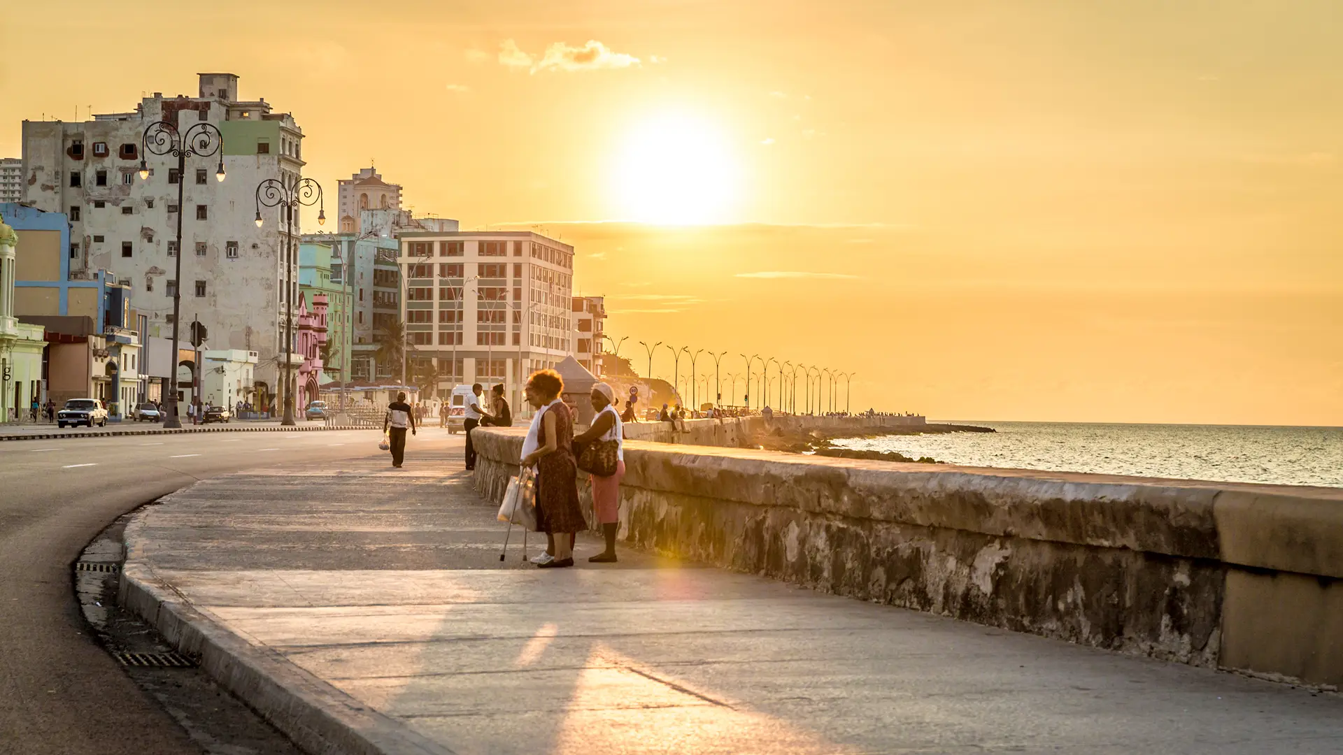 Shutterstock 325008767 El Malecon Sunset