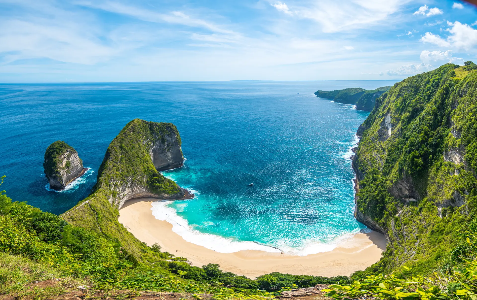 Shutterstock 2290982901 (Panoramic View Of Kelingking Beach In Nusa Penida, Indonesia)