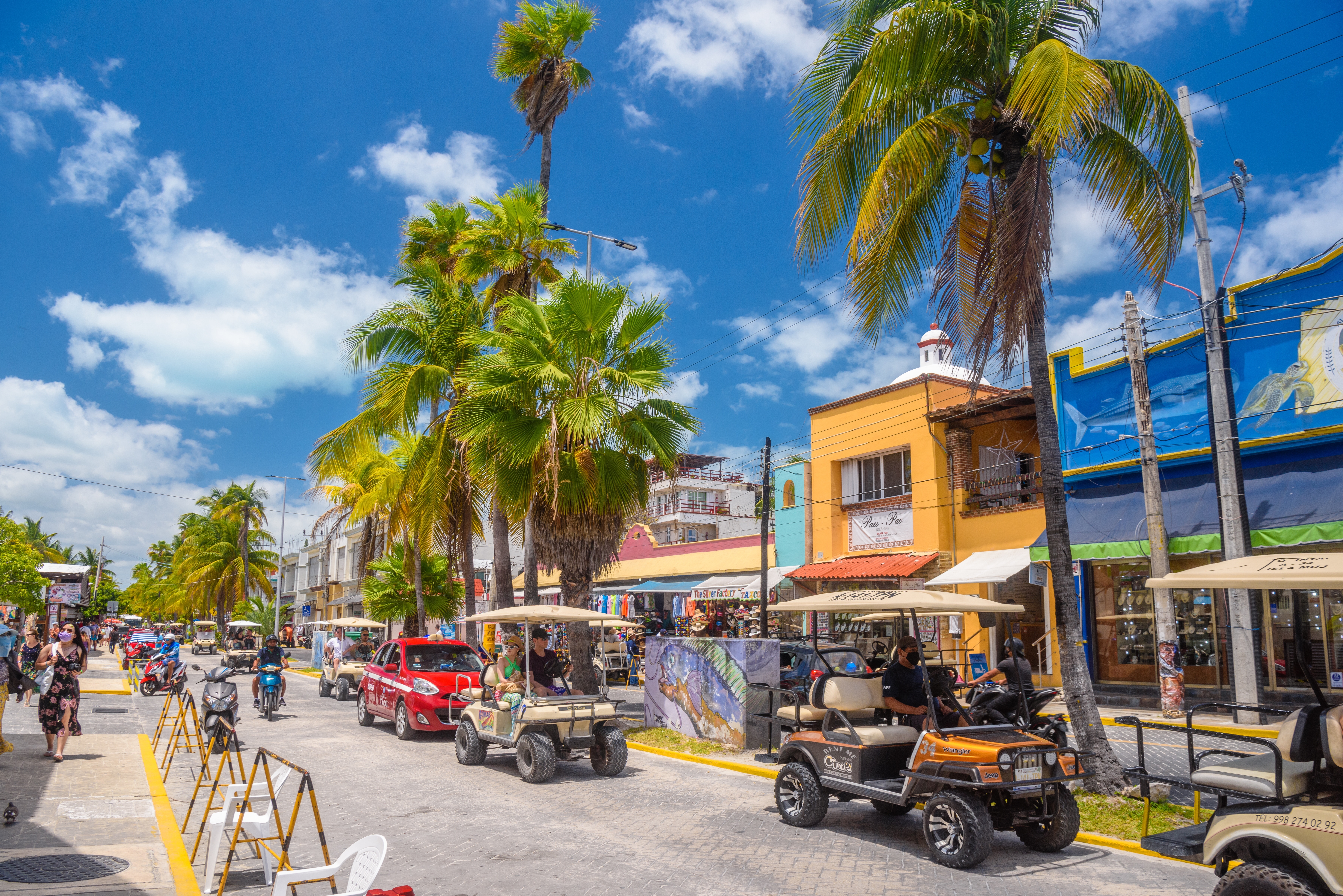 Shutterstock 2199989405 (ISLA MUJERES, MEXICO APR 2022 Golf Cars On The Street Among Palms Near Cancun.) (1)