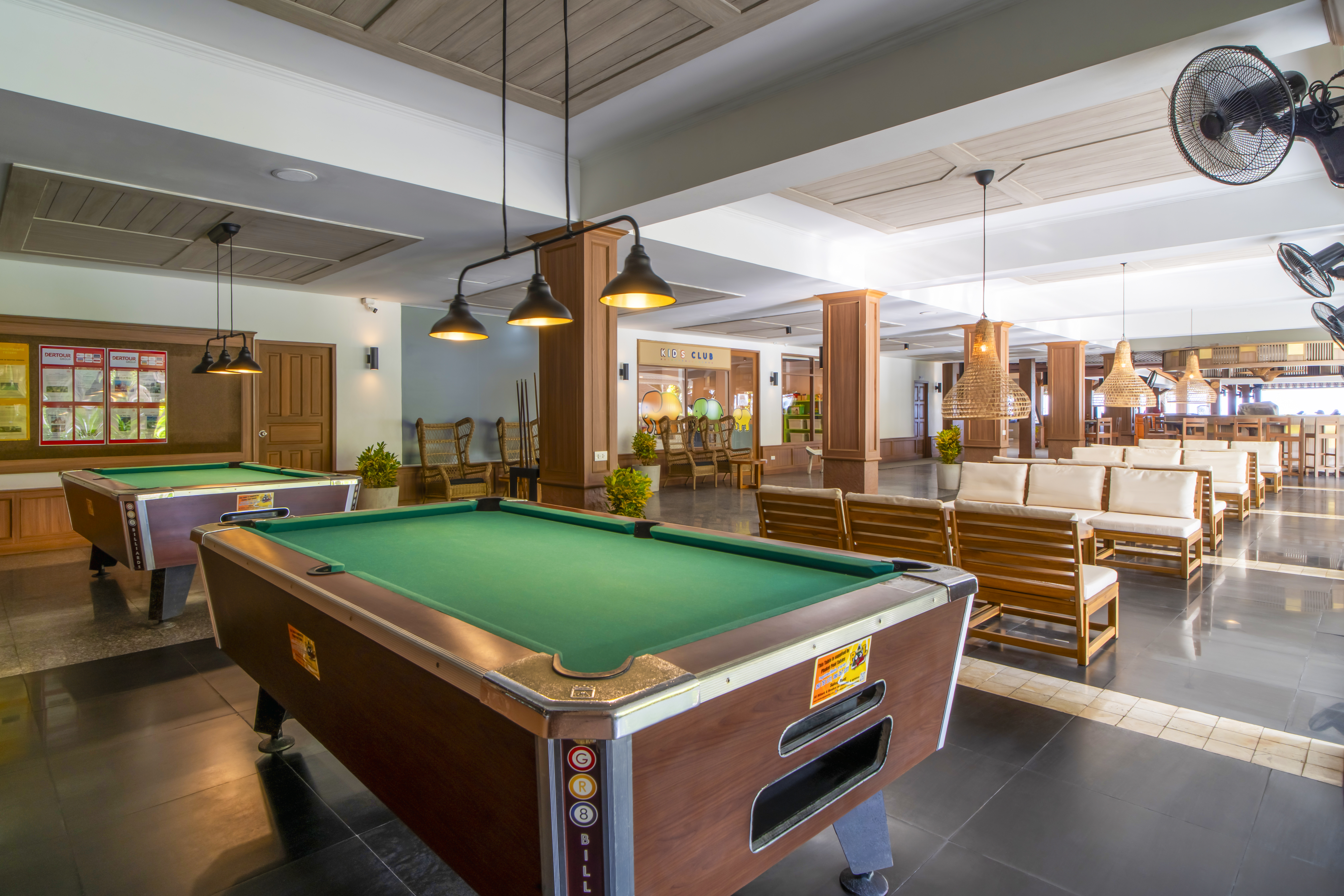 Lobby Ext 1 54568482850 O