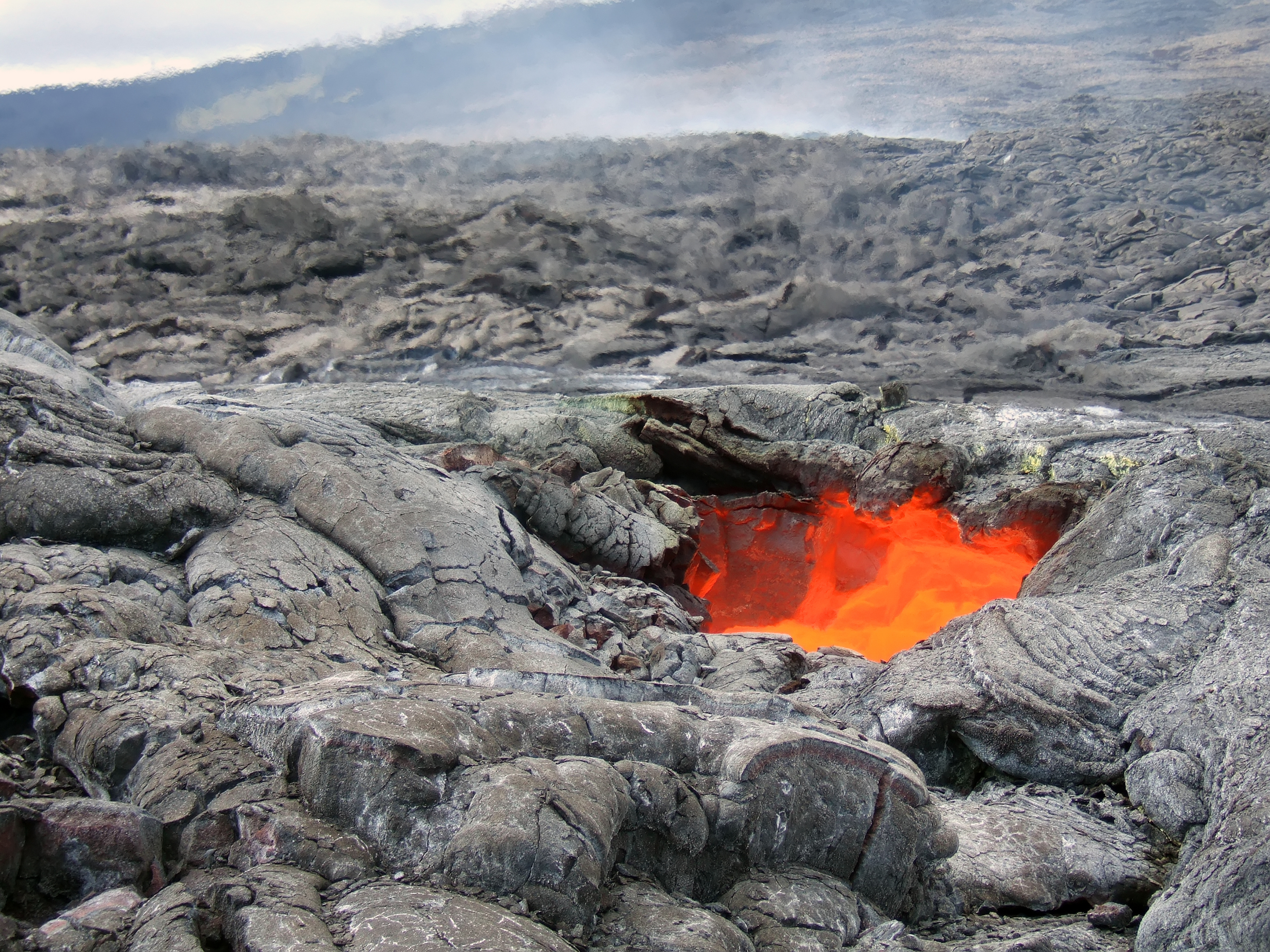 Kom nära de aktiva vulkanerna i Hawaii Volcanoes National Park.