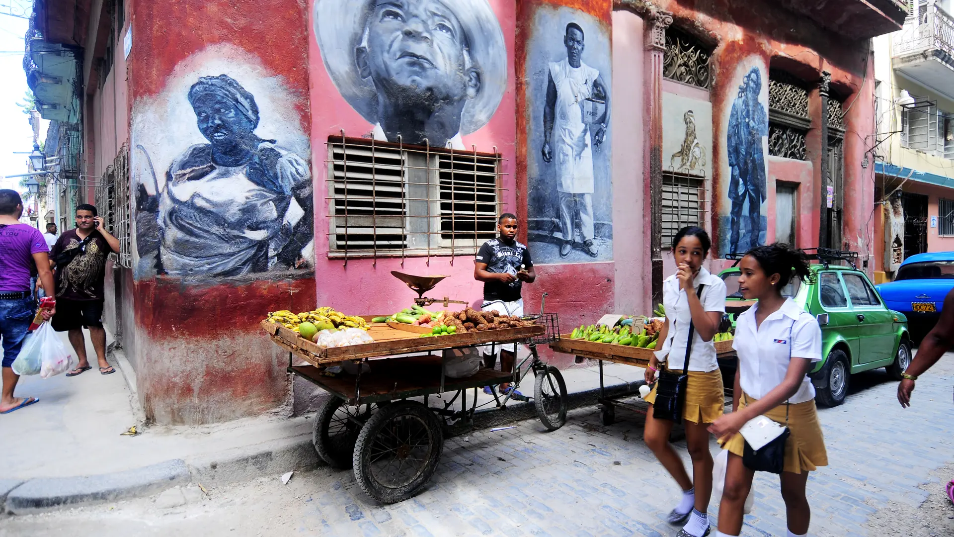 shutterstock_177256727 schoolgirls in havanna.jpg