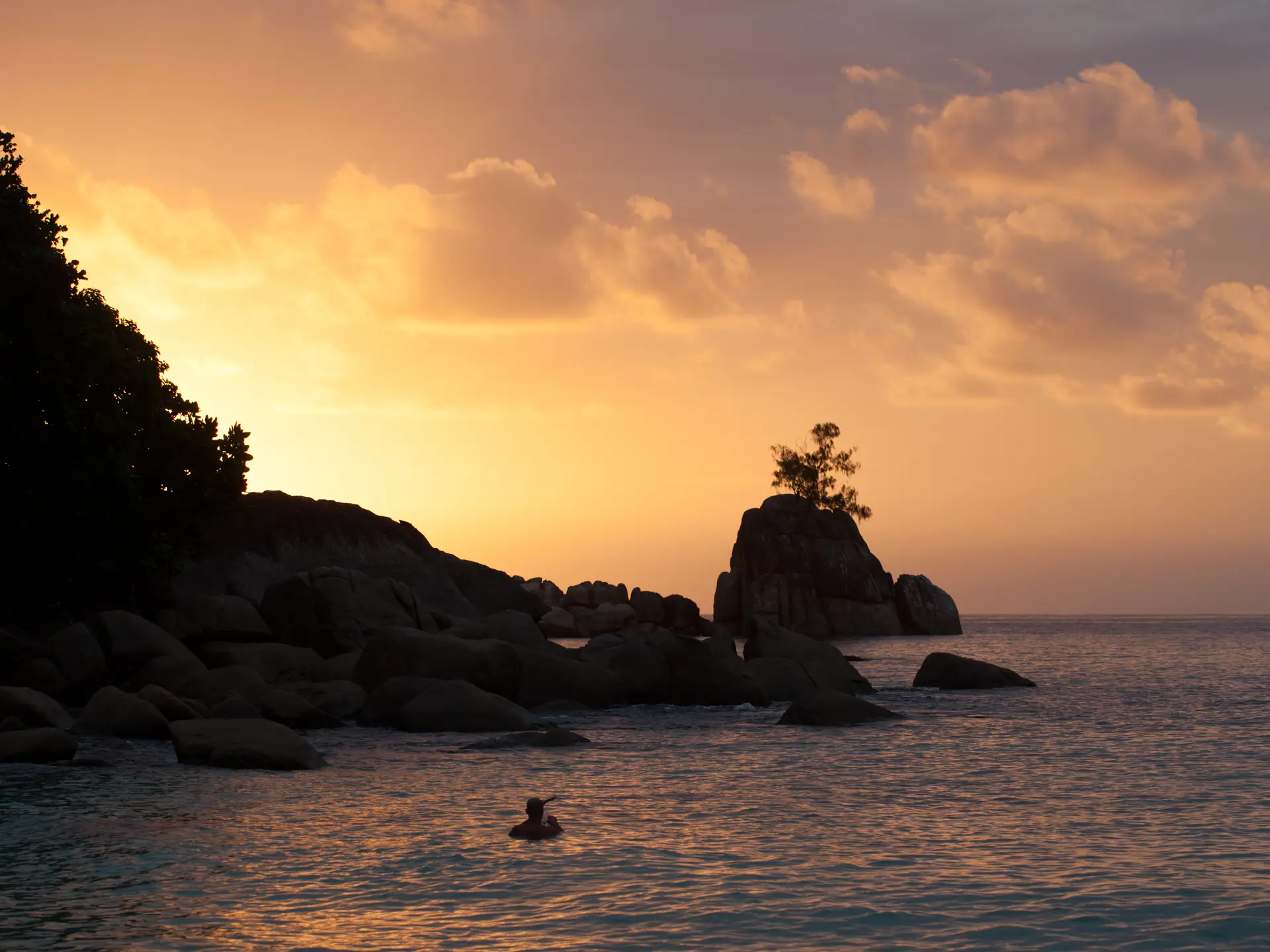 Anse soleil beachcomber-Sunset.jpg