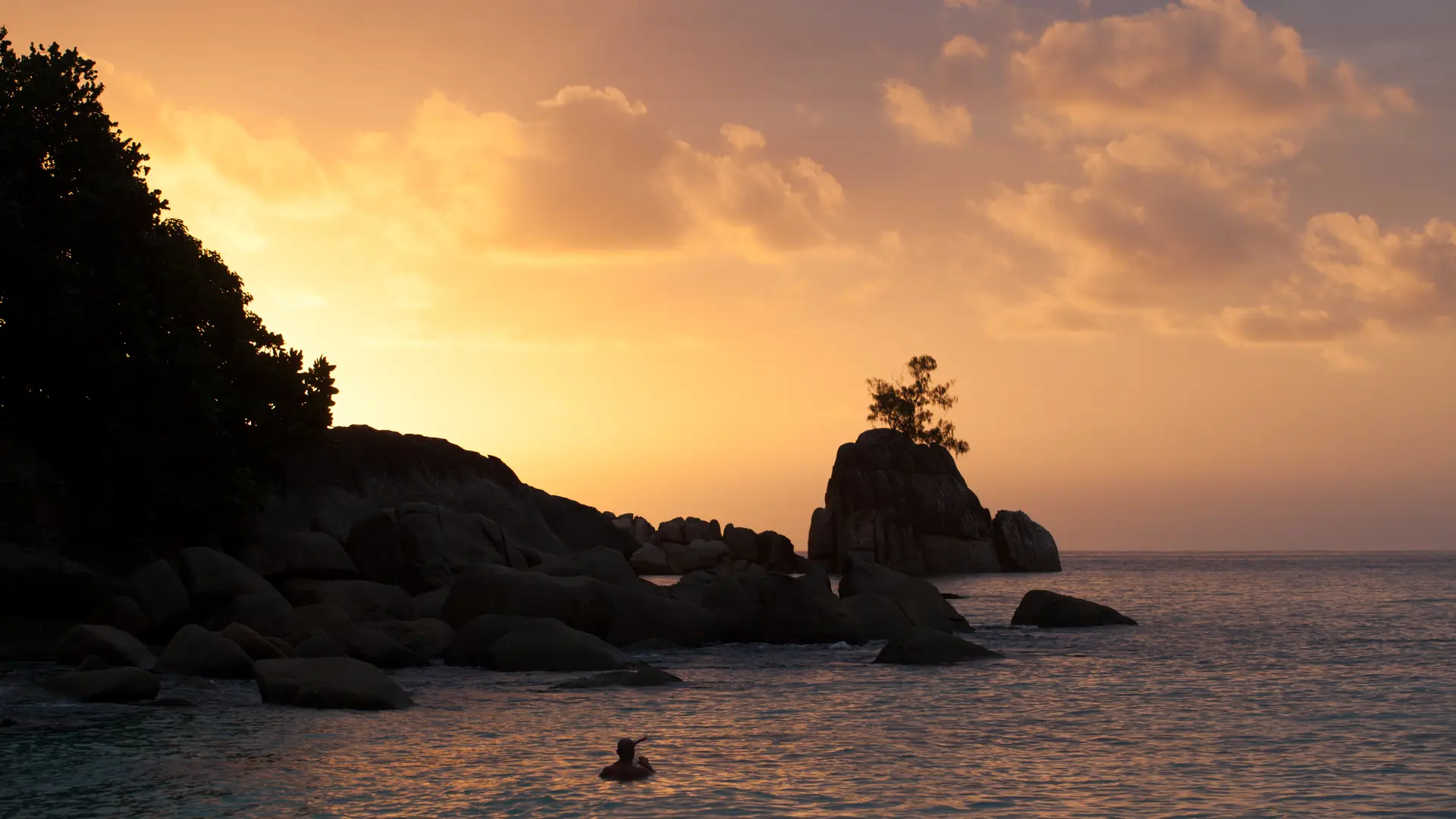 Anse soleil beachcomber-Sunset.jpg