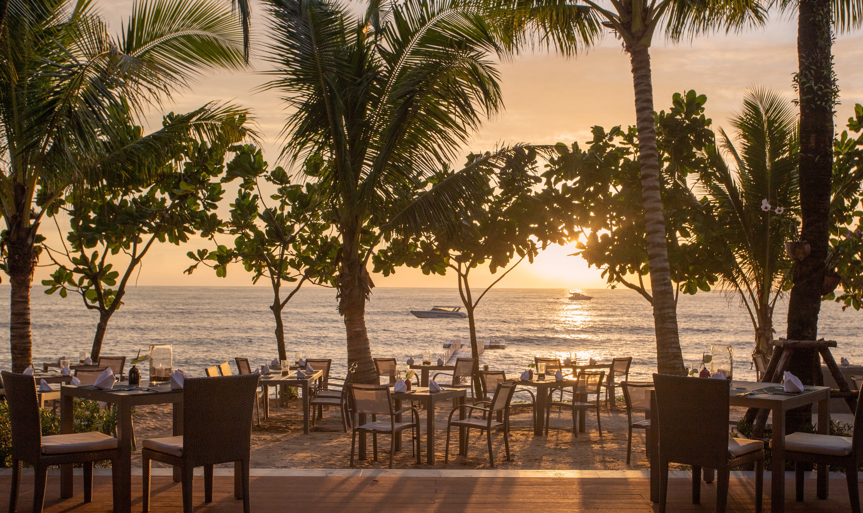 Sire Beachfront Restaurant 8