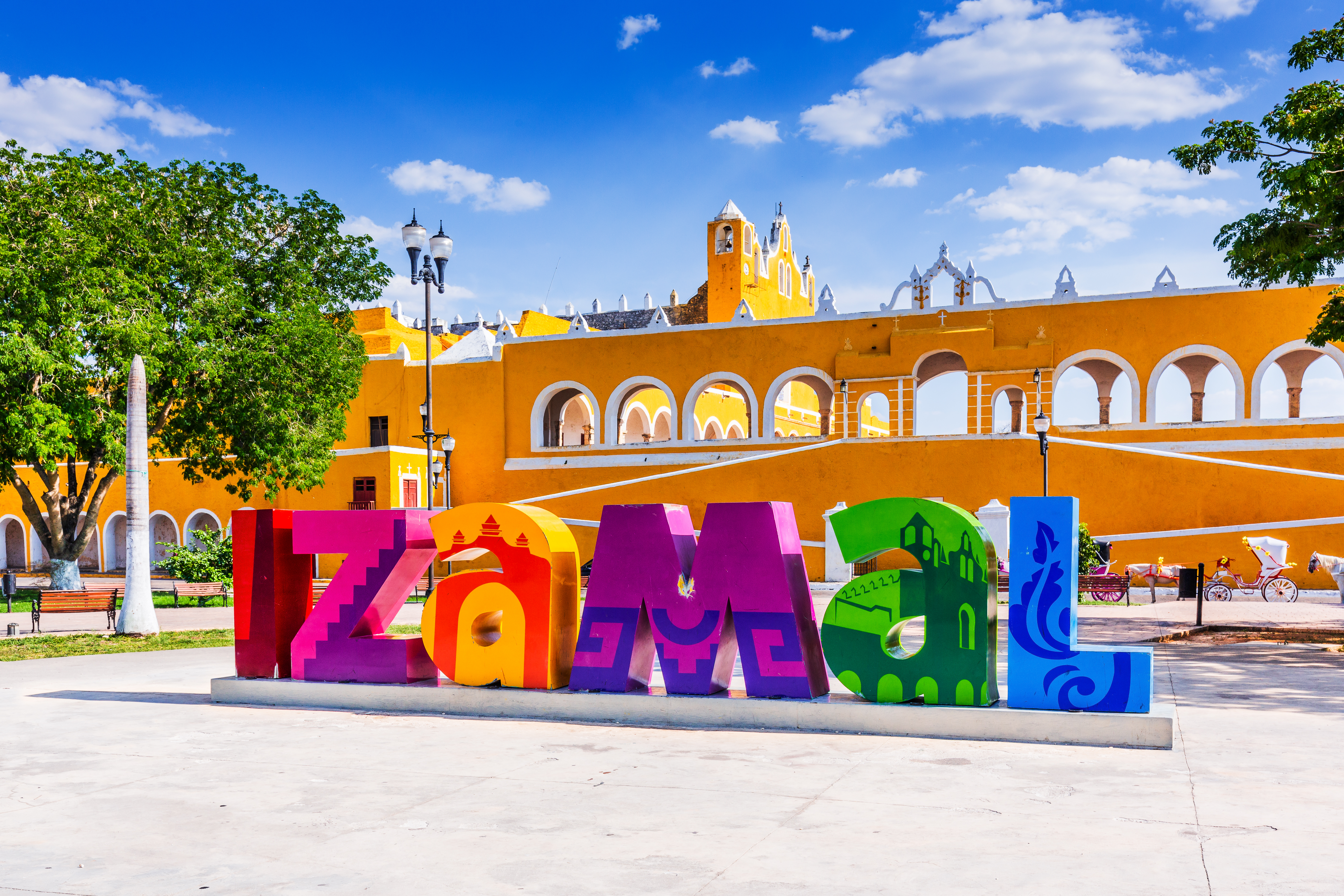 Izamal-skilt foran Convento de San Antonio i Yucatán, Mexico
