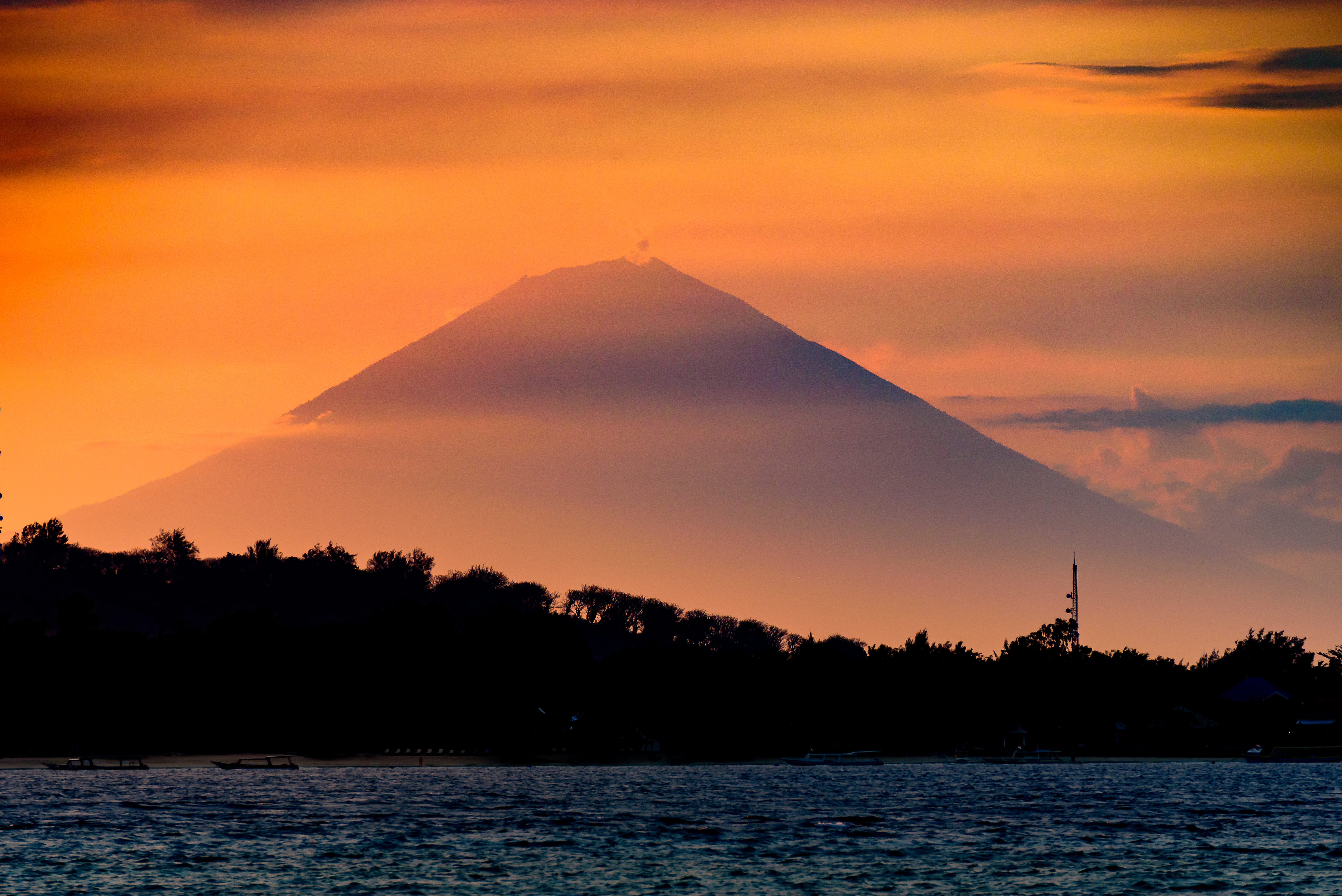 Gunung Agung Set Fra Gili Shutterstock 1059086396
