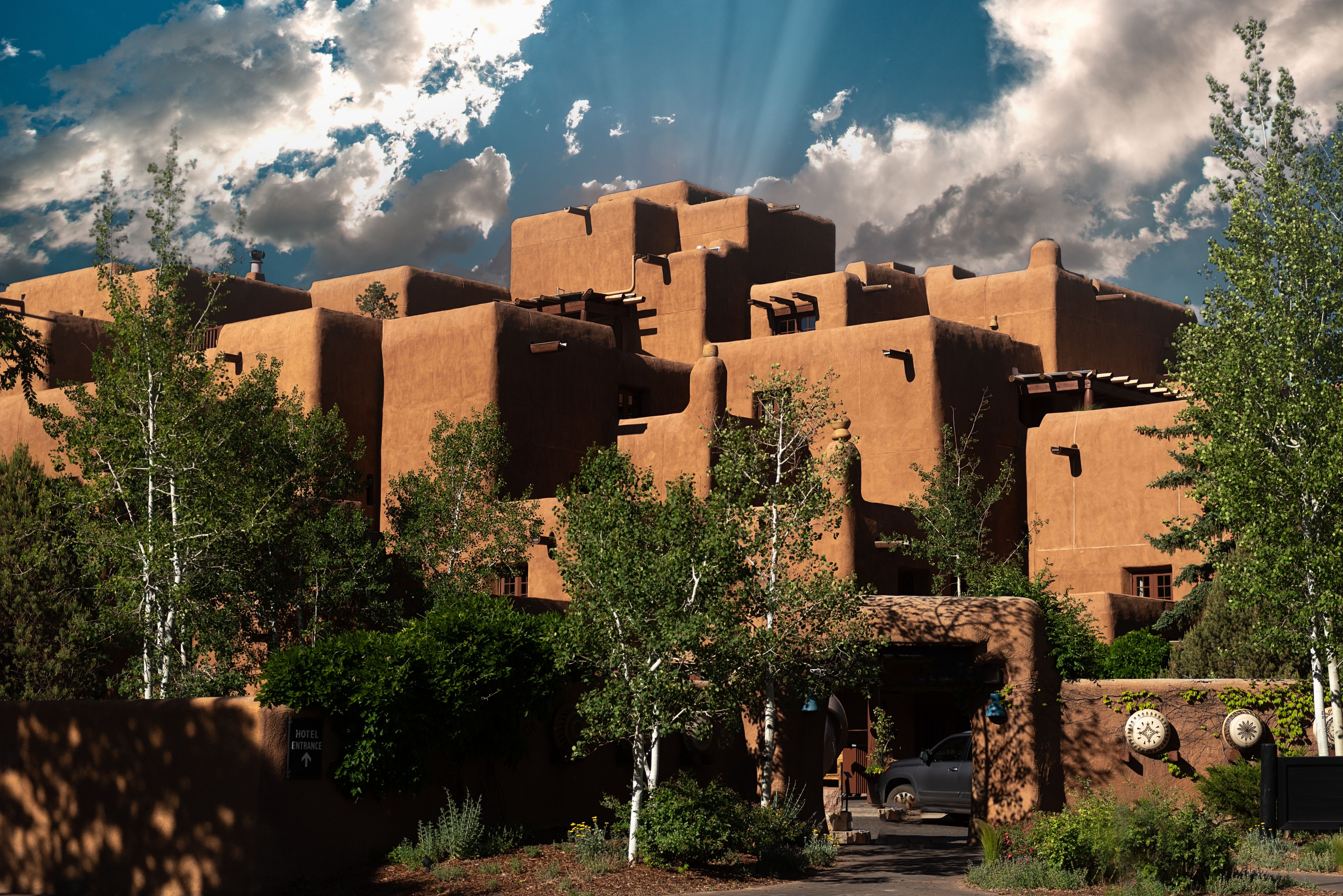 Adobe Huse I Santa Fe På Route 66 USA Shutterstock 2412550795