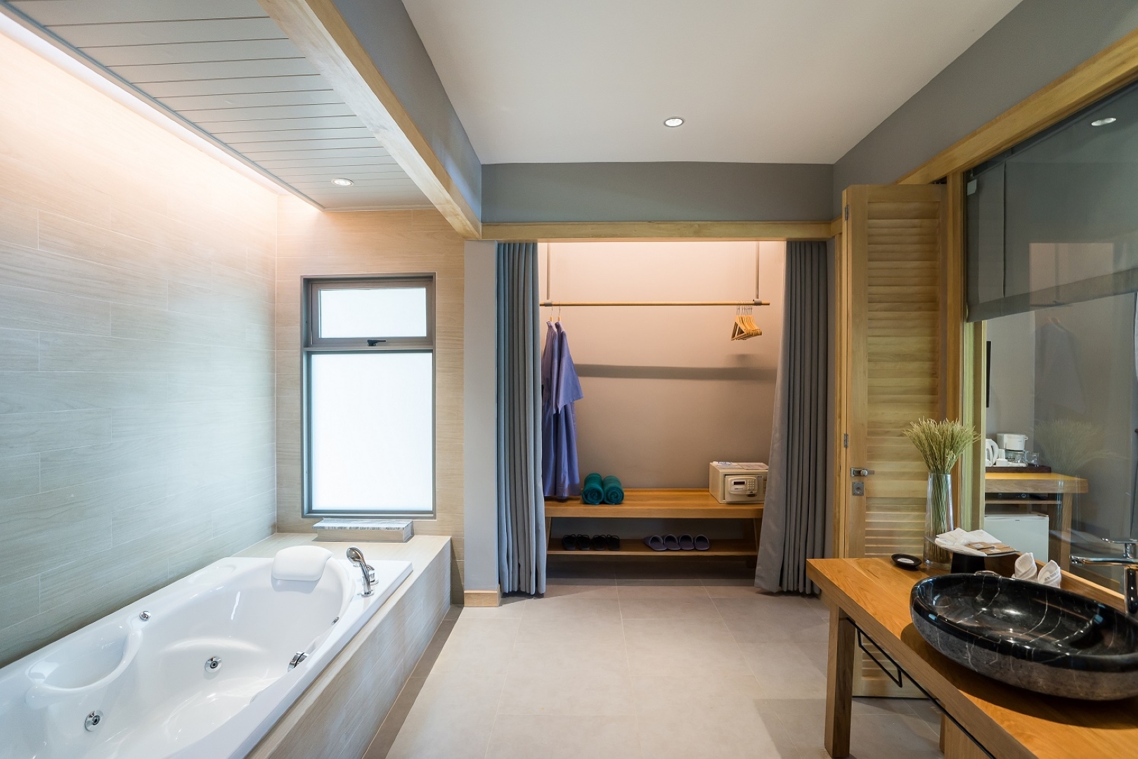 Beachfront Deluxe Villa 9