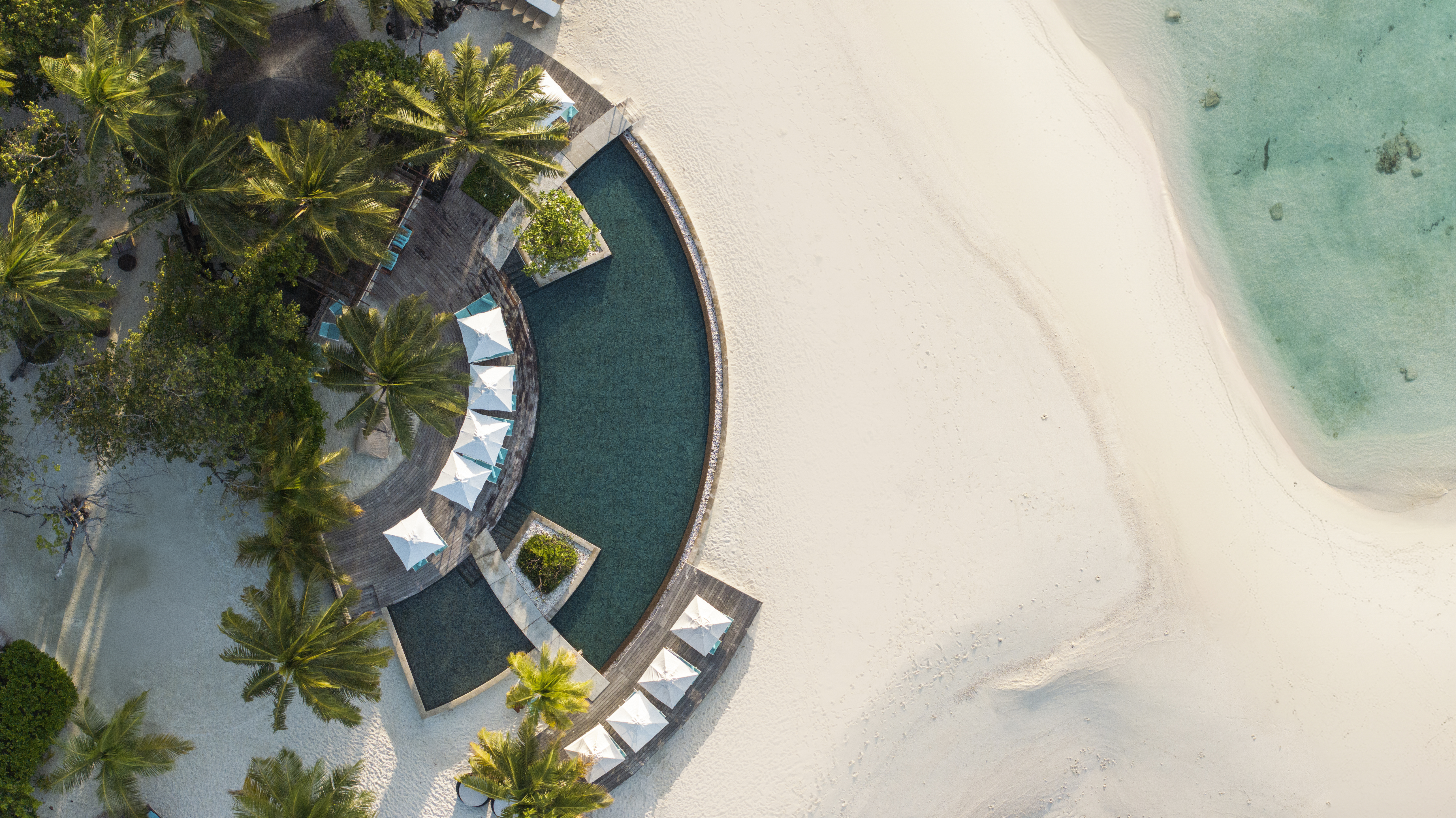 Constance Moofushi Pool 04