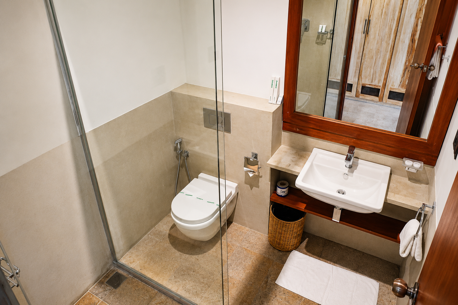 Deluxe Bathroom