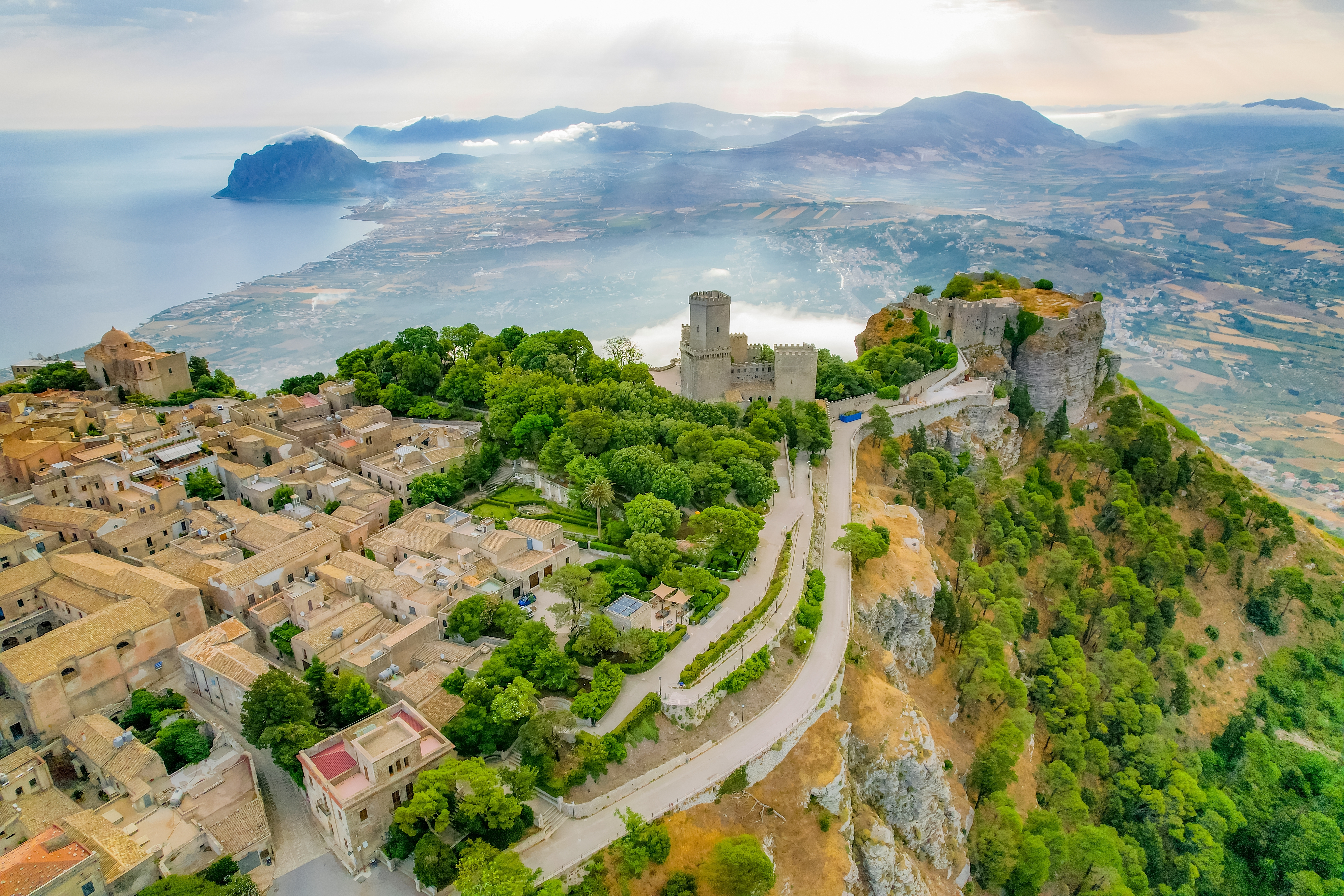 Erice Sicilien Shutterstock 2498720917