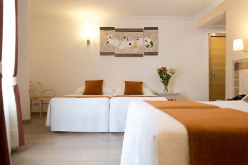 Quadruple Room (2)