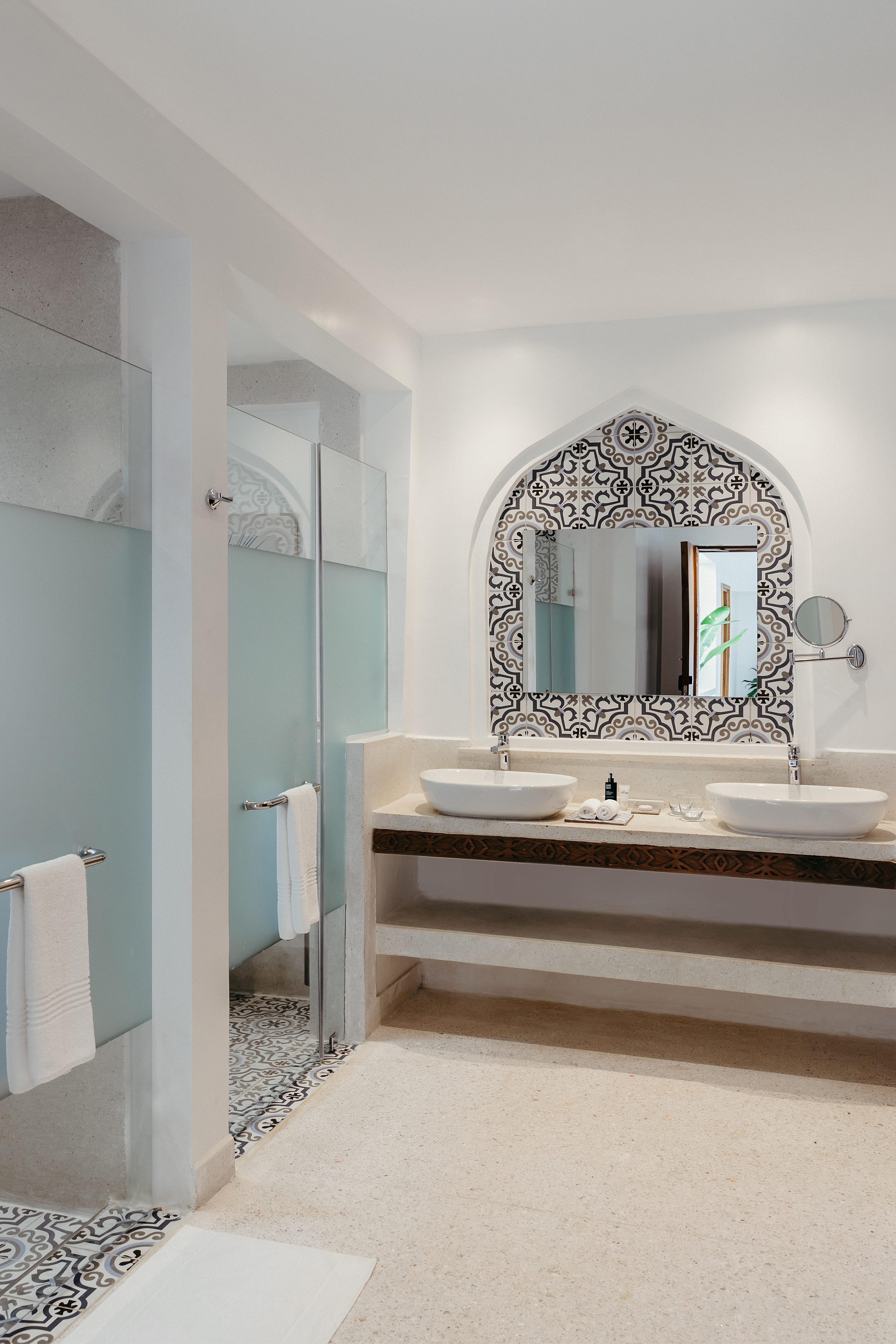 11780 Luxmar 344 3360X5040