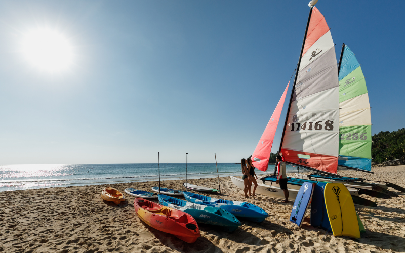 Aktiviteter Ved Surin Beach