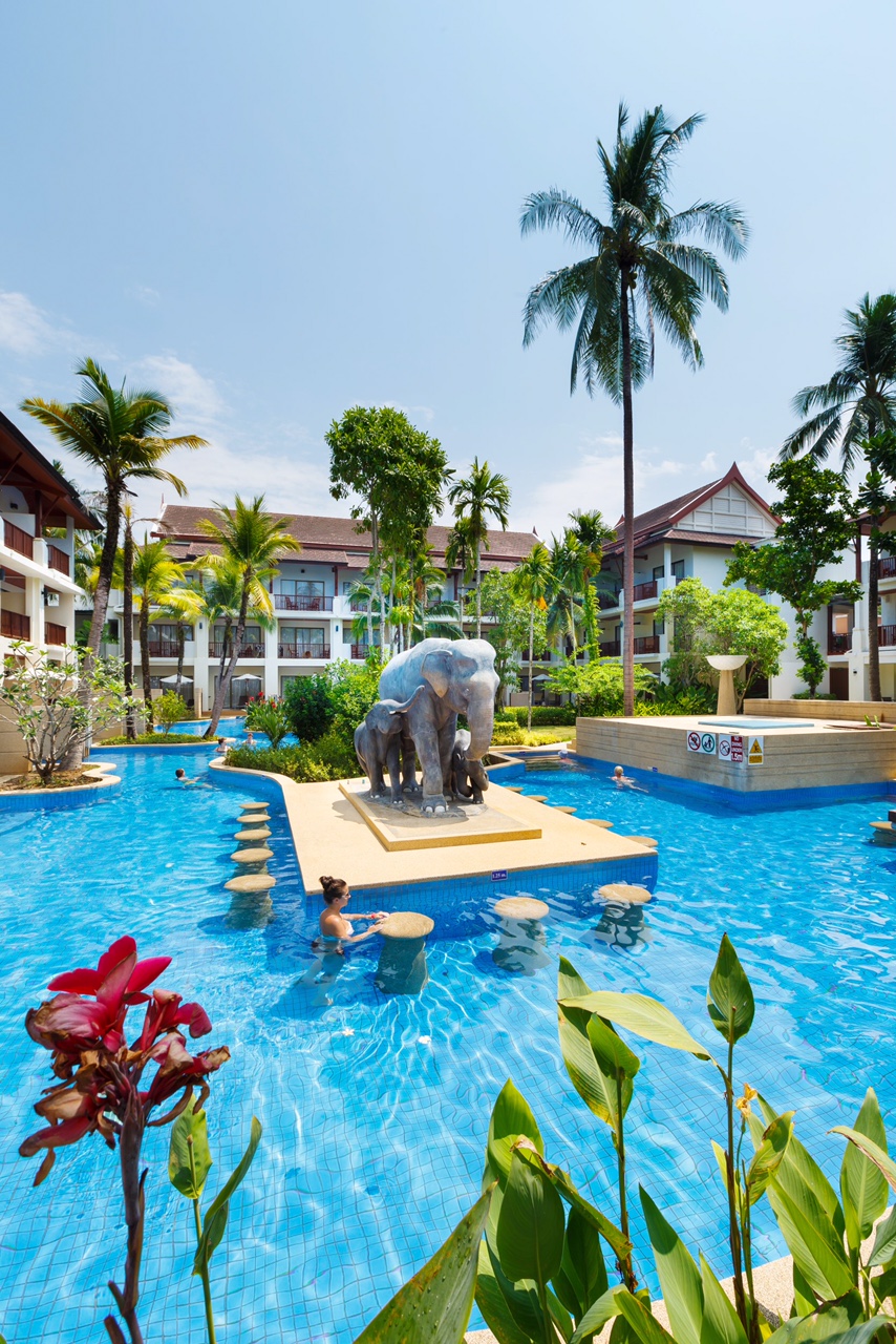 POOL ACCESS (3)
