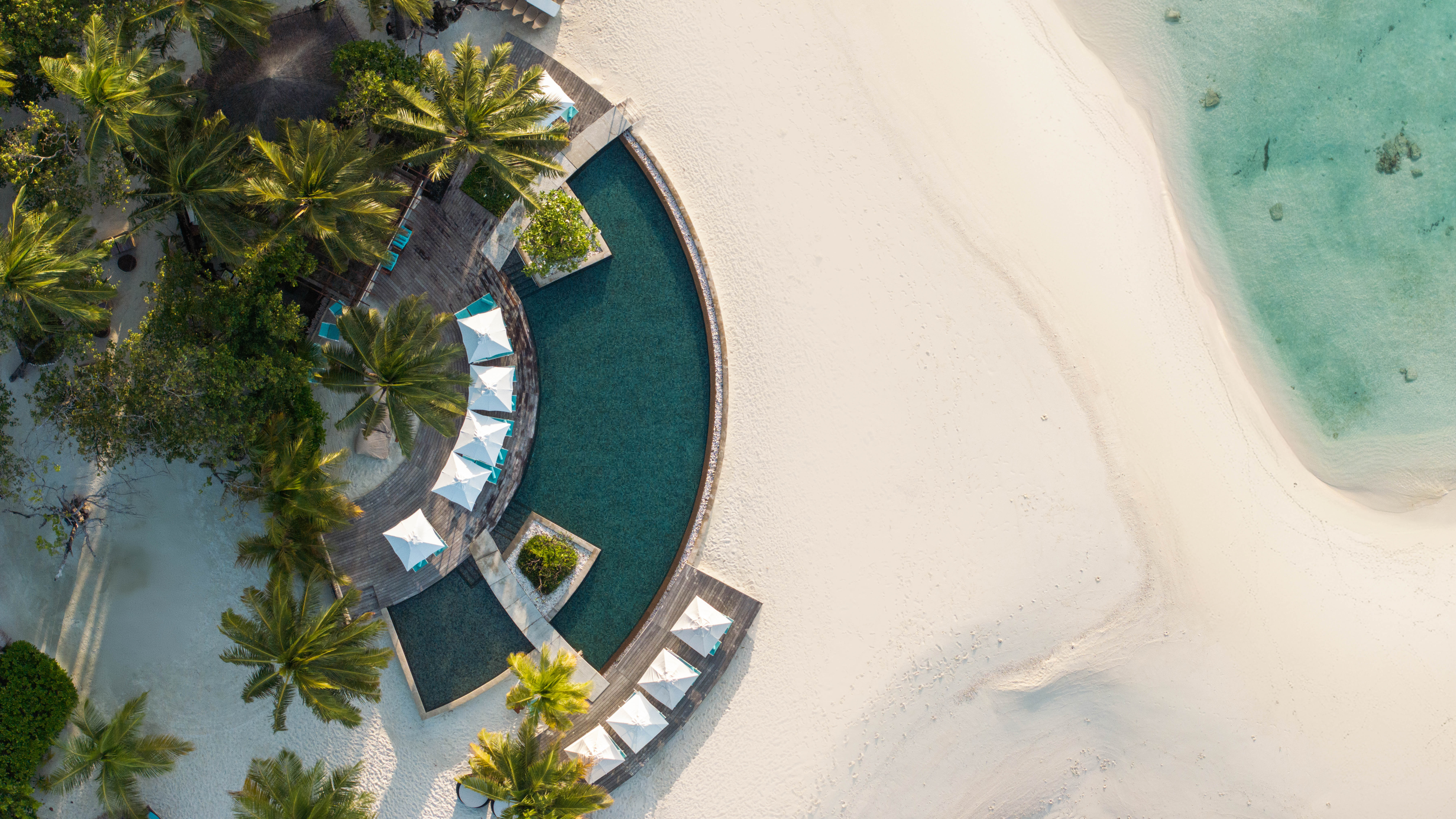 Constance Moofushi Pool 04